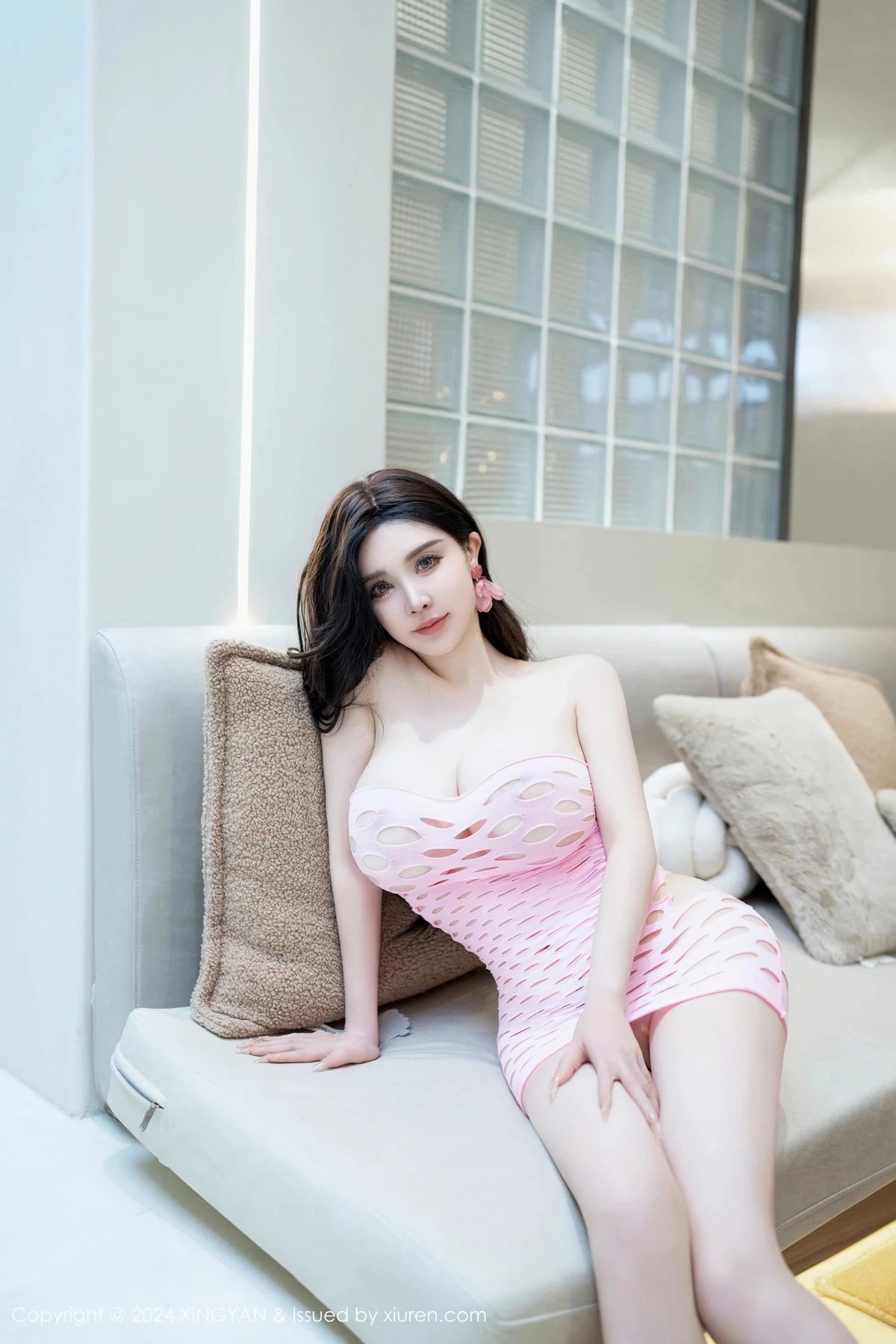 潘思沁私房性感粉色镂空连衣服饰秀丰满身材惹火绝美写真 第 23 张