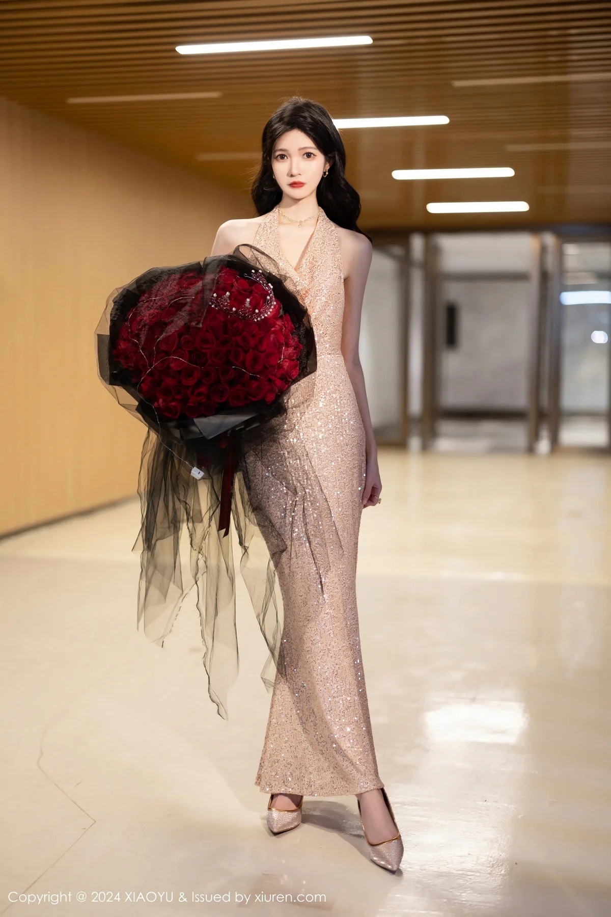 程程程银色连衣长裙+黑色轻透情趣服饰秀曼妙身姿绝美写真 第 13 张