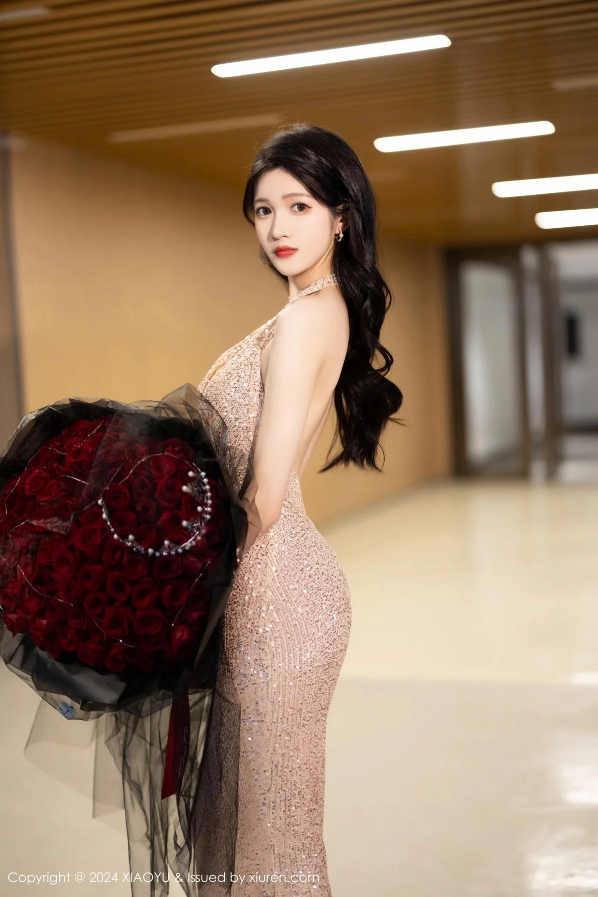 程程程银色连衣长裙+黑色轻透情趣服饰秀曼妙身姿绝美写真 第 16 张