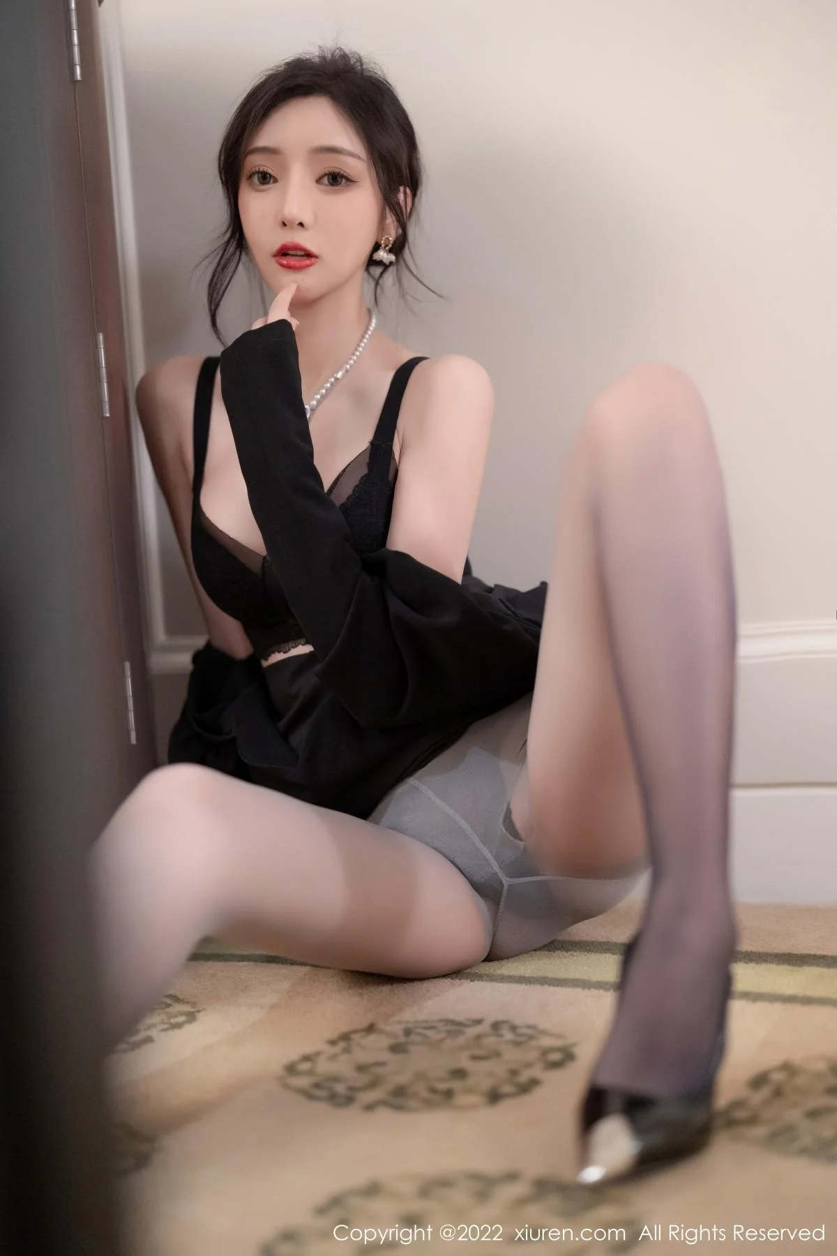 王馨瑶yanni厦门旅拍脱连衣裙露性感黑色蕾丝内衣绝美写真 第 62 张
