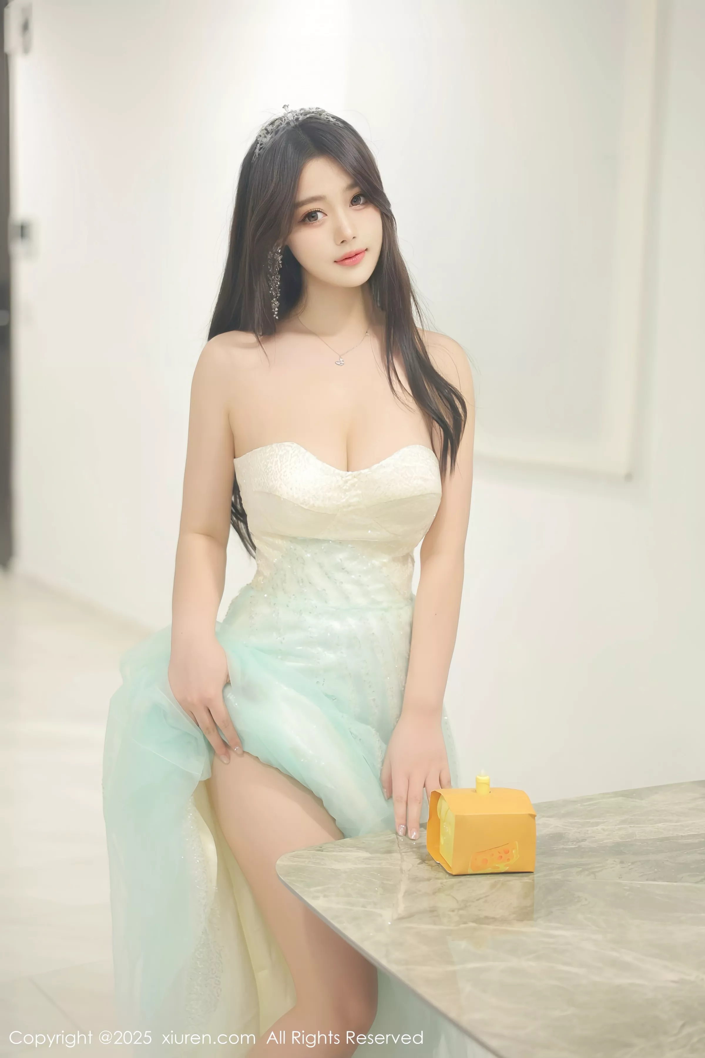 蛋蛋宝性感紫色蕾丝内衣配超薄丝袜秀丰满身材撩人绝美写真 第 11 张