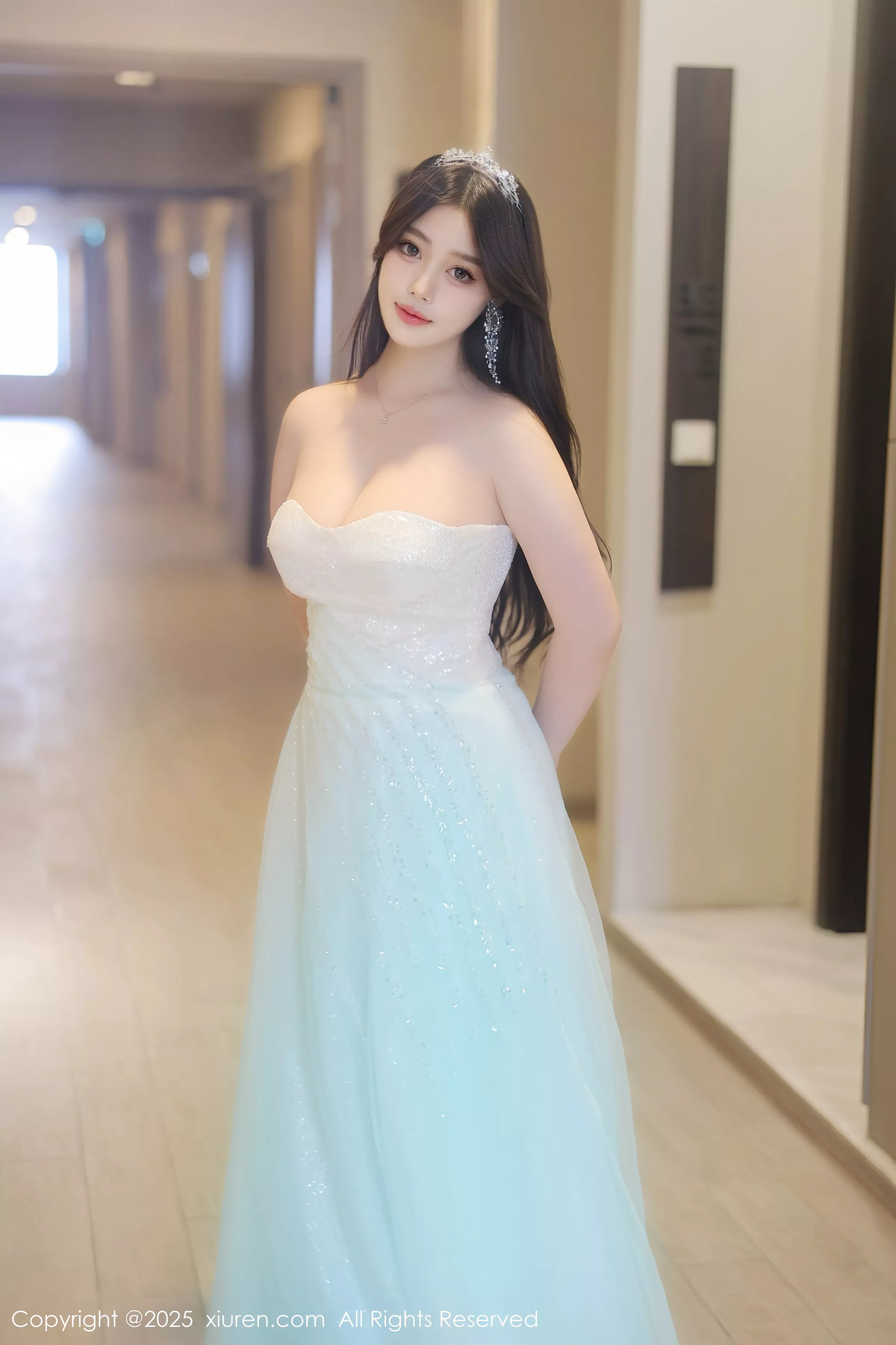 蛋蛋宝性感紫色蕾丝内衣配超薄丝袜秀丰满身材撩人绝美写真 第 2 张