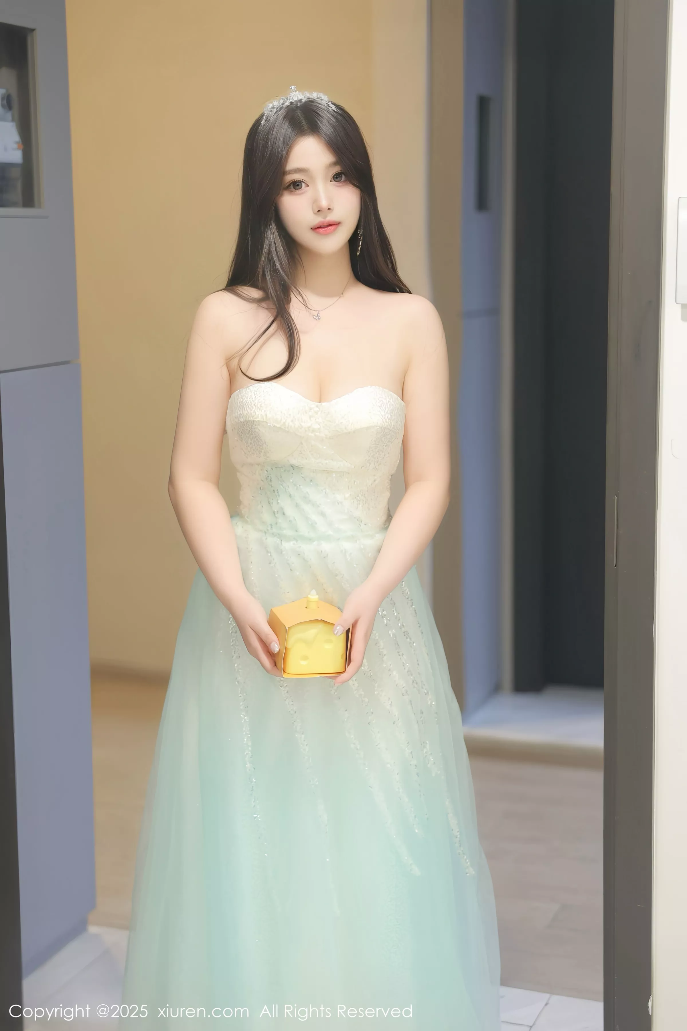 蛋蛋宝性感紫色蕾丝内衣配超薄丝袜秀丰满身材撩人绝美写真 第 23 张