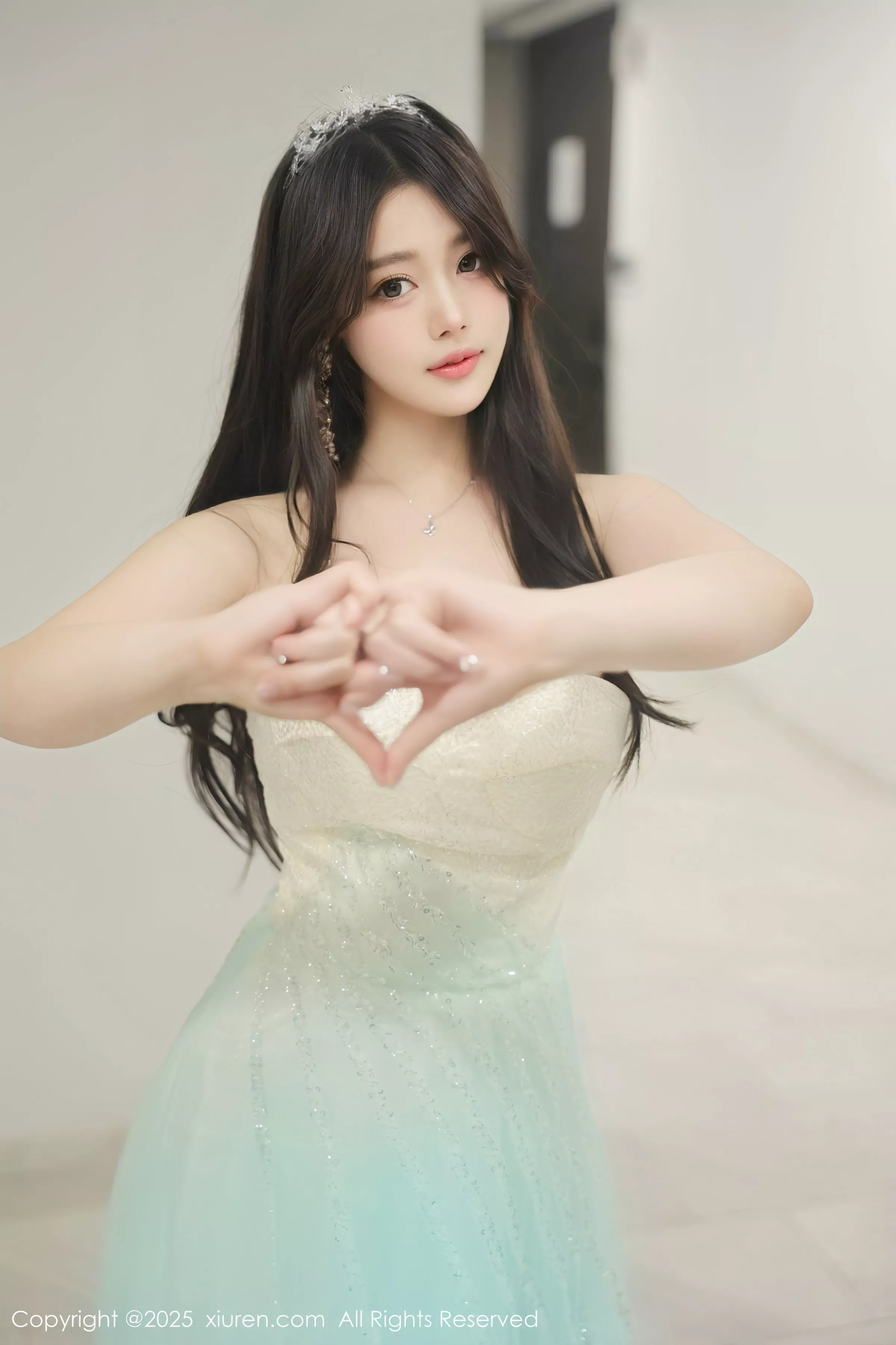 蛋蛋宝性感紫色蕾丝内衣配超薄丝袜秀丰满身材撩人绝美写真 第 26 张