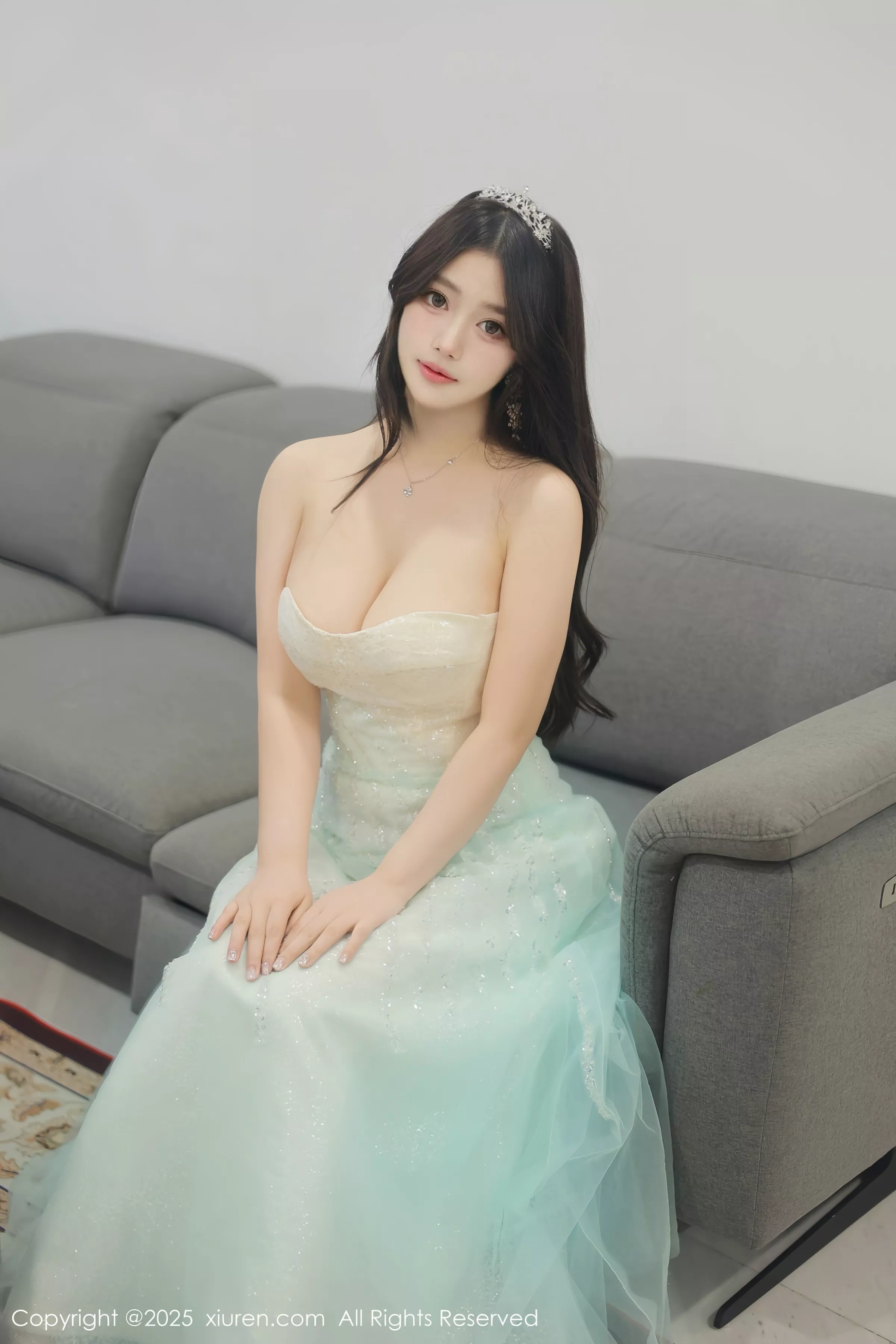 蛋蛋宝性感紫色蕾丝内衣配超薄丝袜秀丰满身材撩人绝美写真 第 4 张