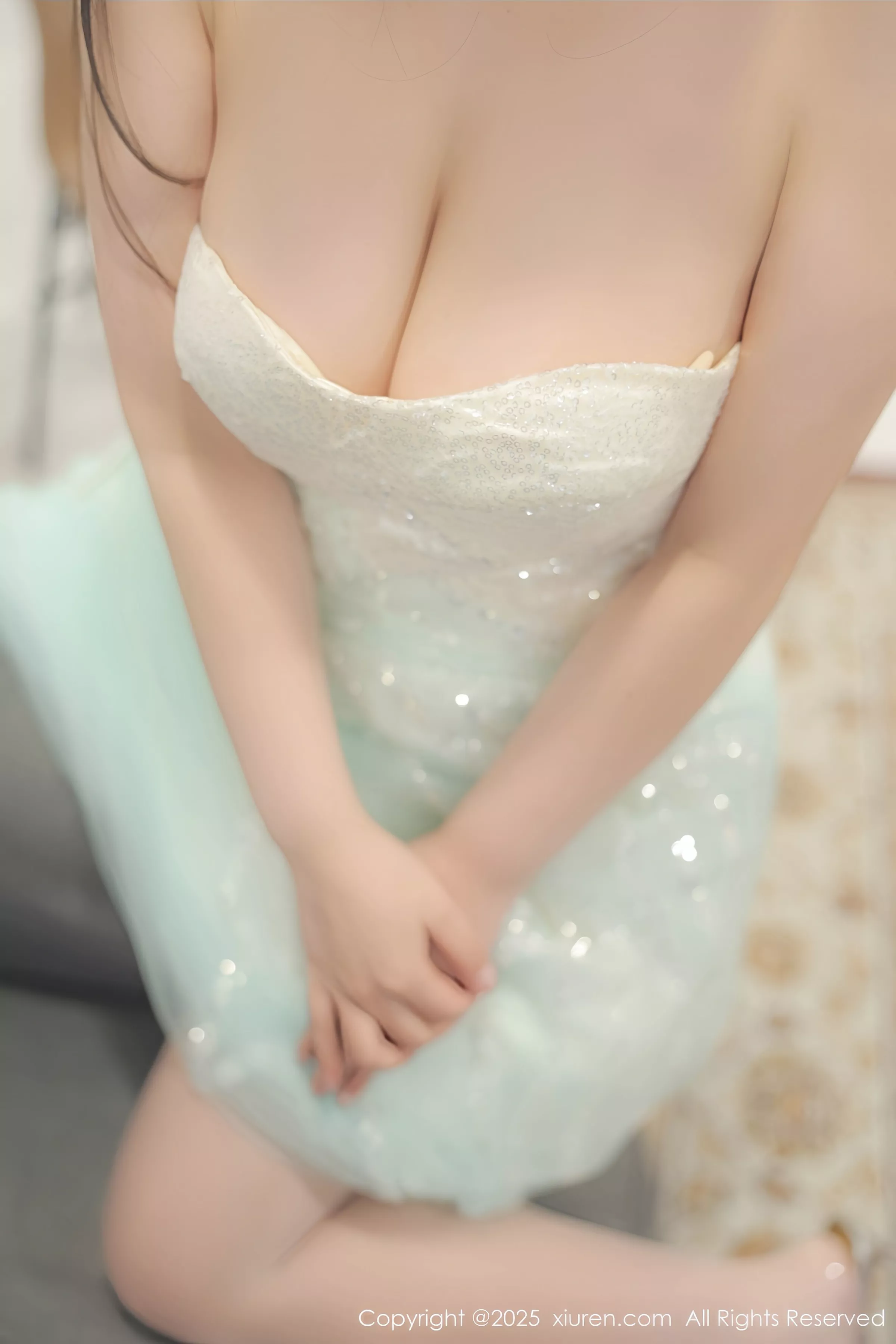 蛋蛋宝性感紫色蕾丝内衣配超薄丝袜秀丰满身材撩人绝美写真 第 61 张