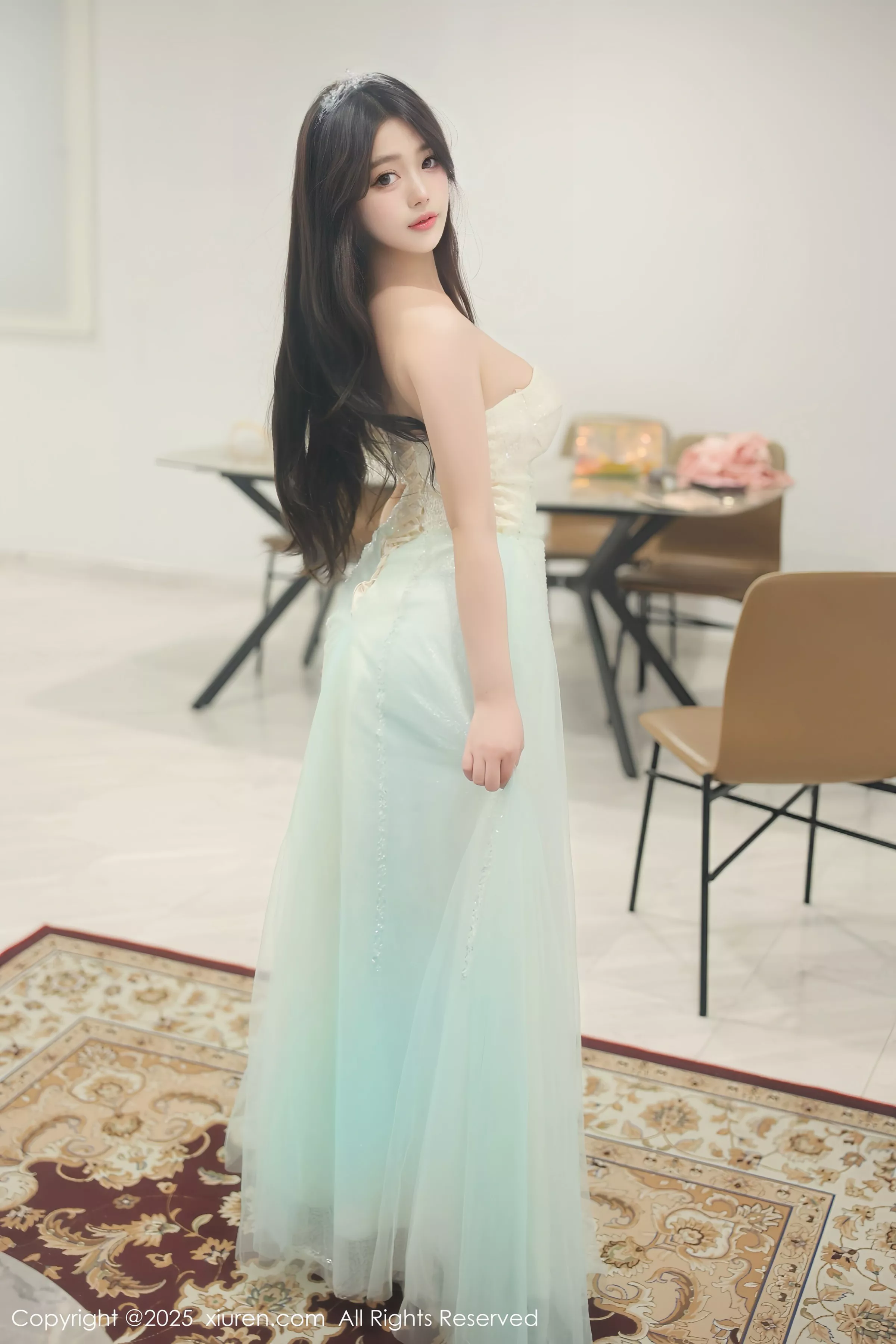 蛋蛋宝性感紫色蕾丝内衣配超薄丝袜秀丰满身材撩人绝美写真 第 64 张