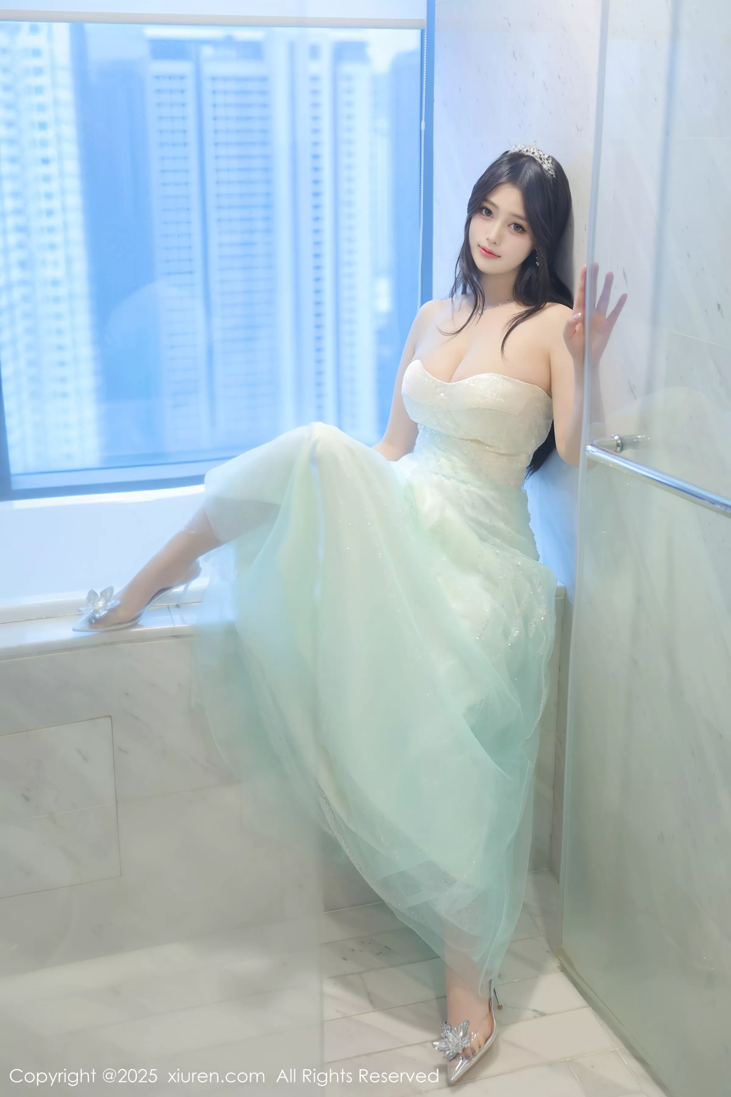蛋蛋宝性感紫色蕾丝内衣配超薄丝袜秀丰满身材撩人绝美写真 第 69 张