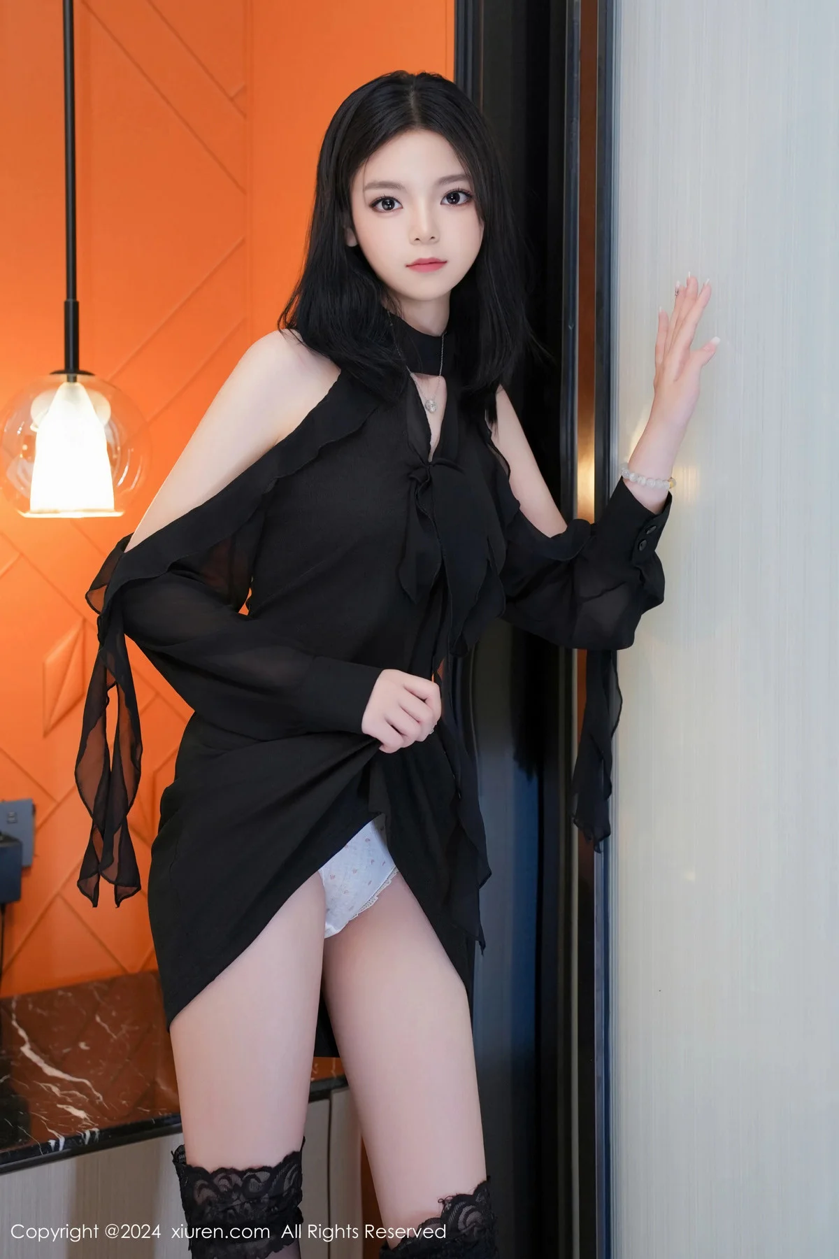唐心心性感黑色连衣短裙配黑丝袜秀丰腴身材绝美写真 第 44 张