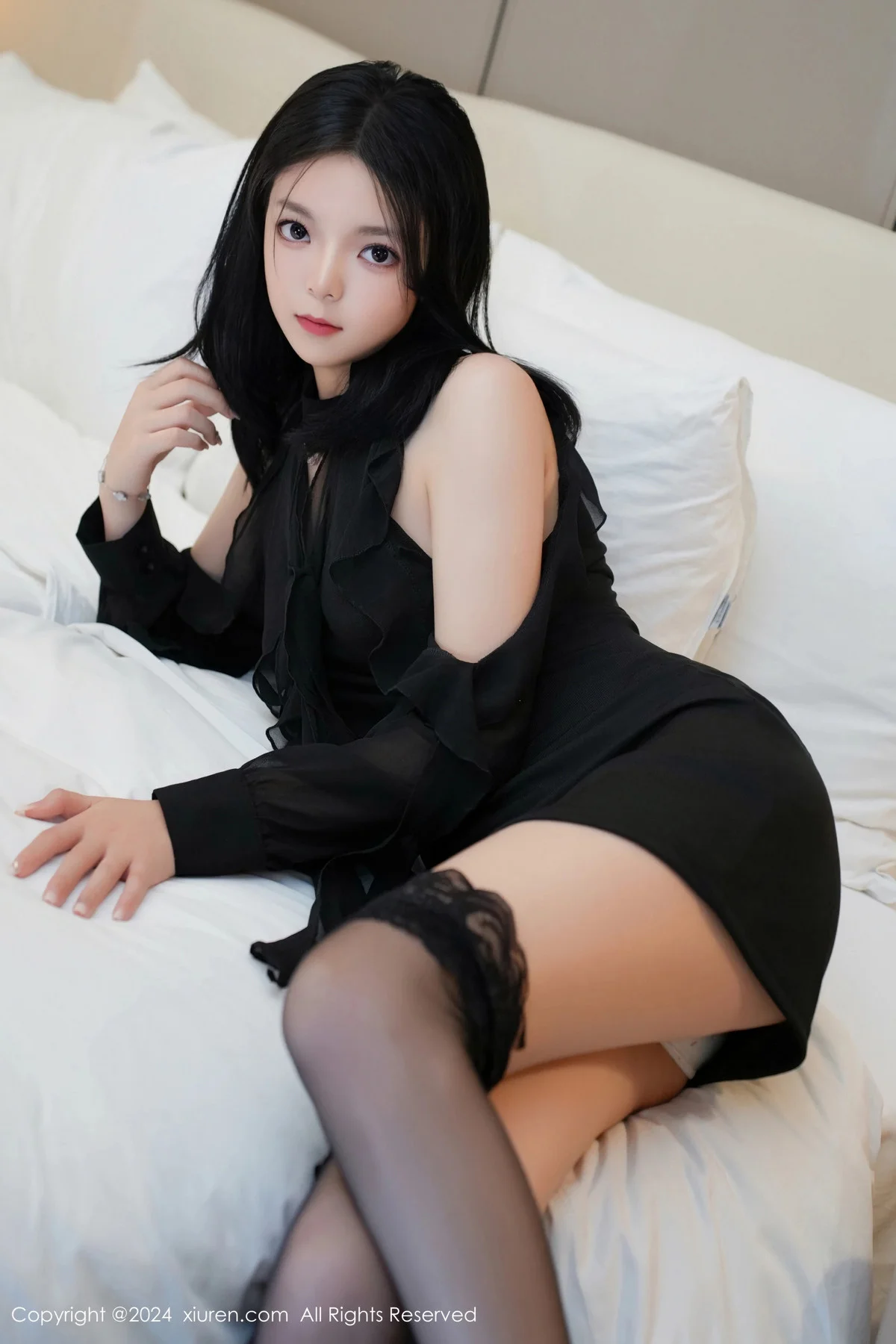 唐心心性感黑色连衣短裙配黑丝袜秀丰腴身材绝美写真 第 51 张