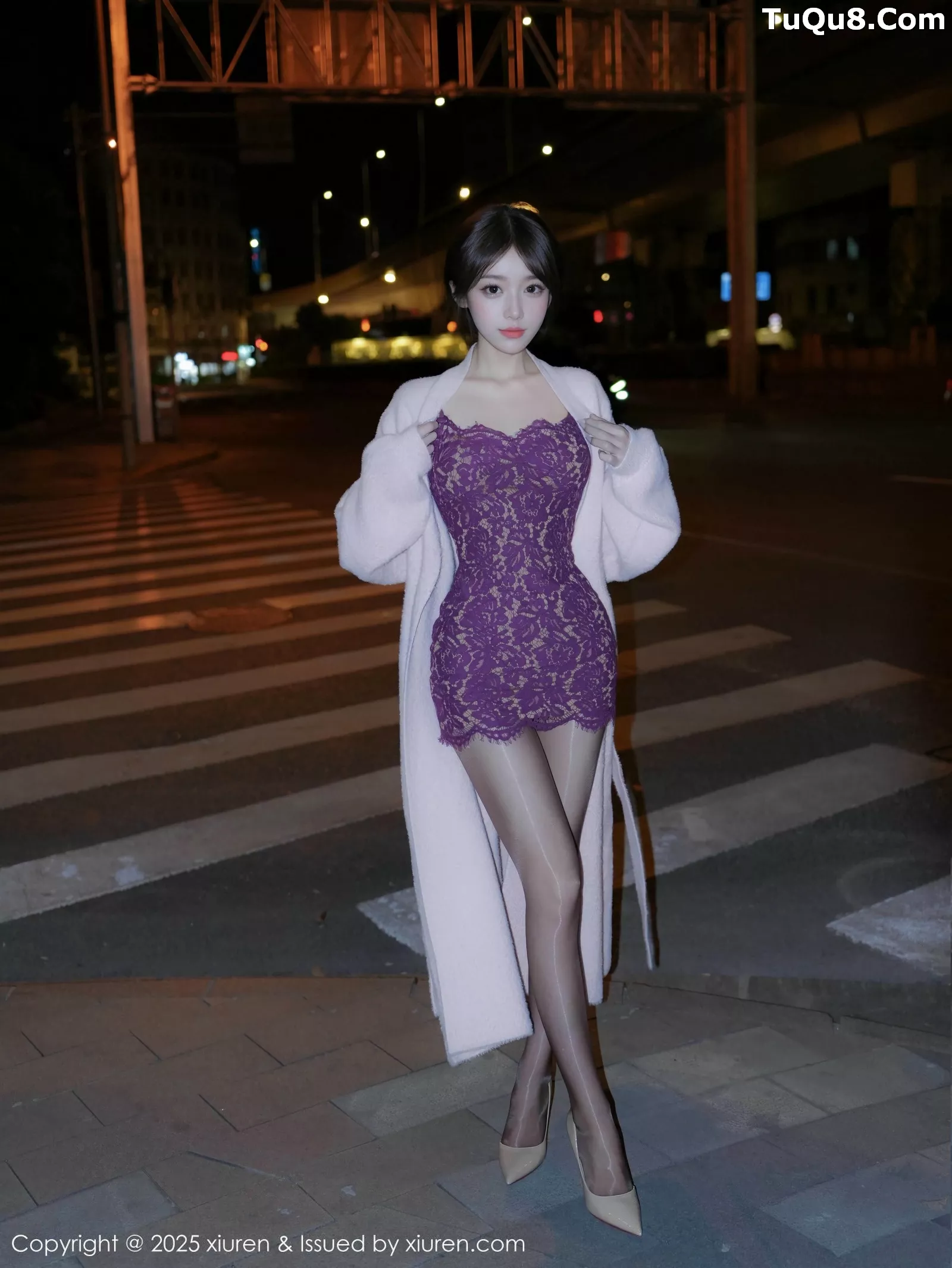 汁汁性感紫色吊带短裙配闪亮黑丝秀曼妙身姿迷人绝美写真 第 10 张