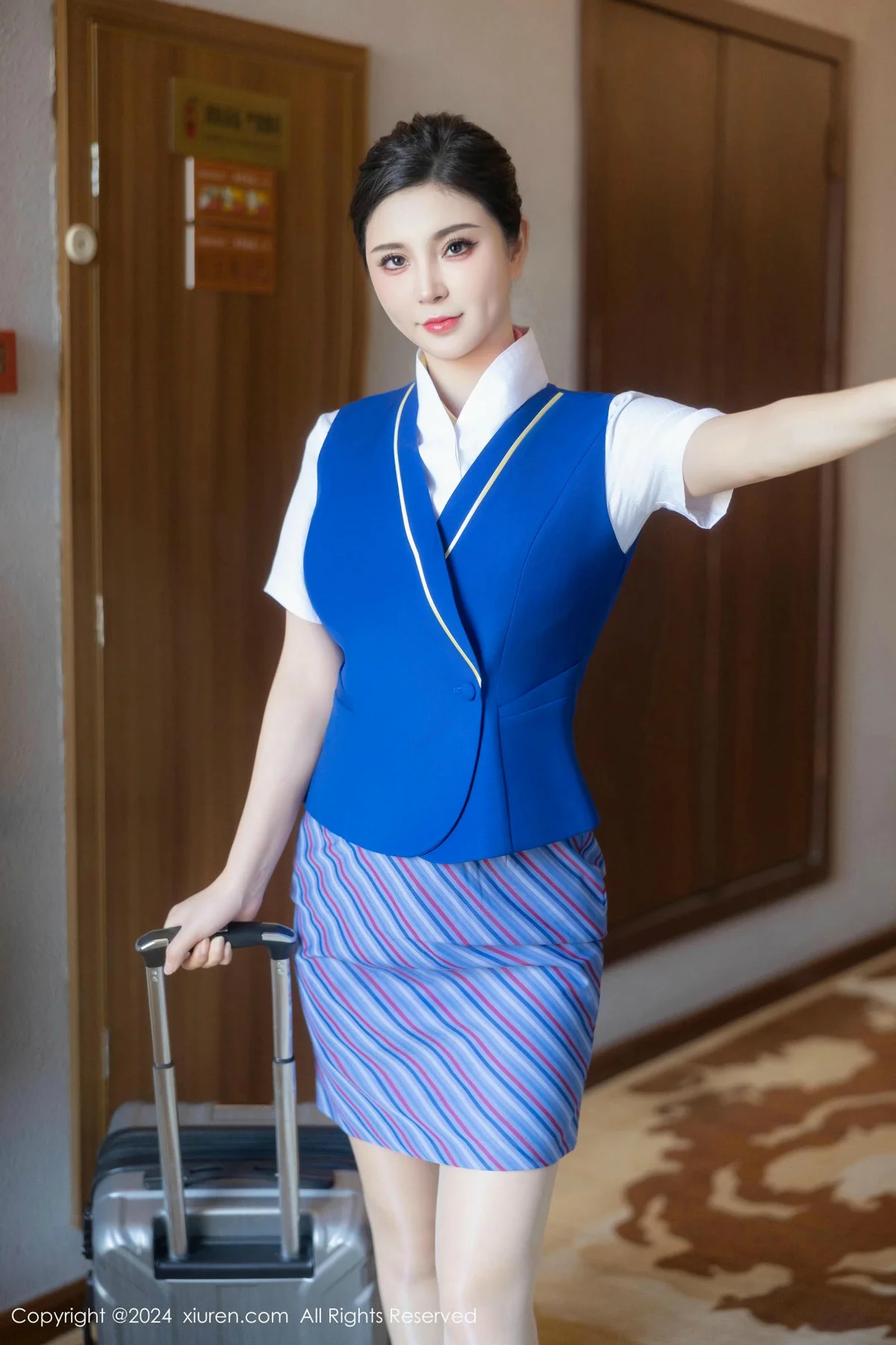 小蛮妖Yummy性感空姐制服露蕾丝内衣秀完美身材绝美写真 第 5 张