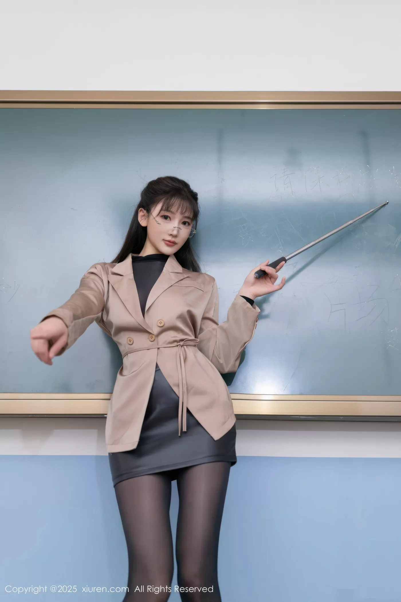 陆萱萱场景拍摄性感黑色连体丝袜秀翘臀美腿撩人绝美写真 第 17 张