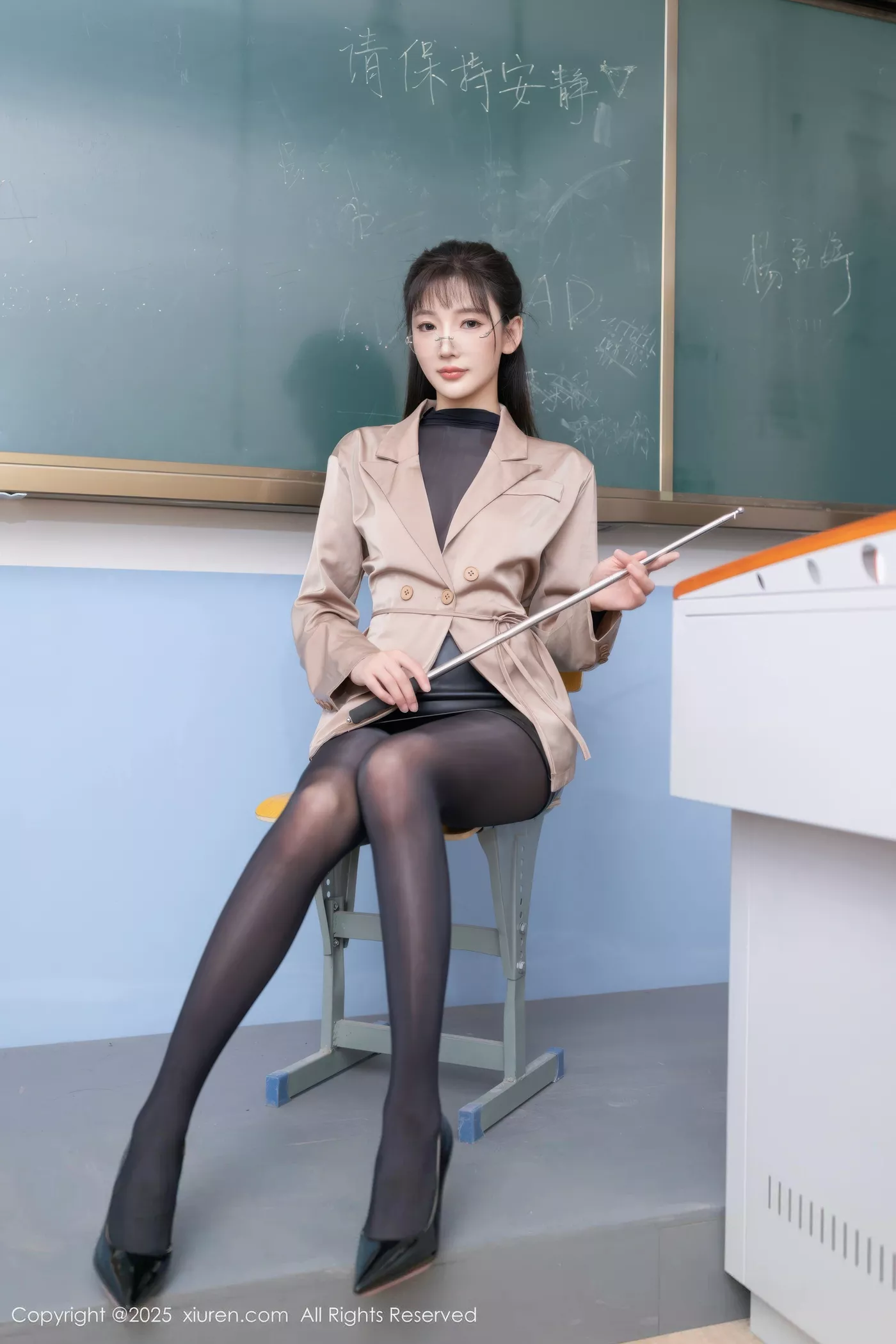 陆萱萱场景拍摄性感黑色连体丝袜秀翘臀美腿撩人绝美写真 第 19 张