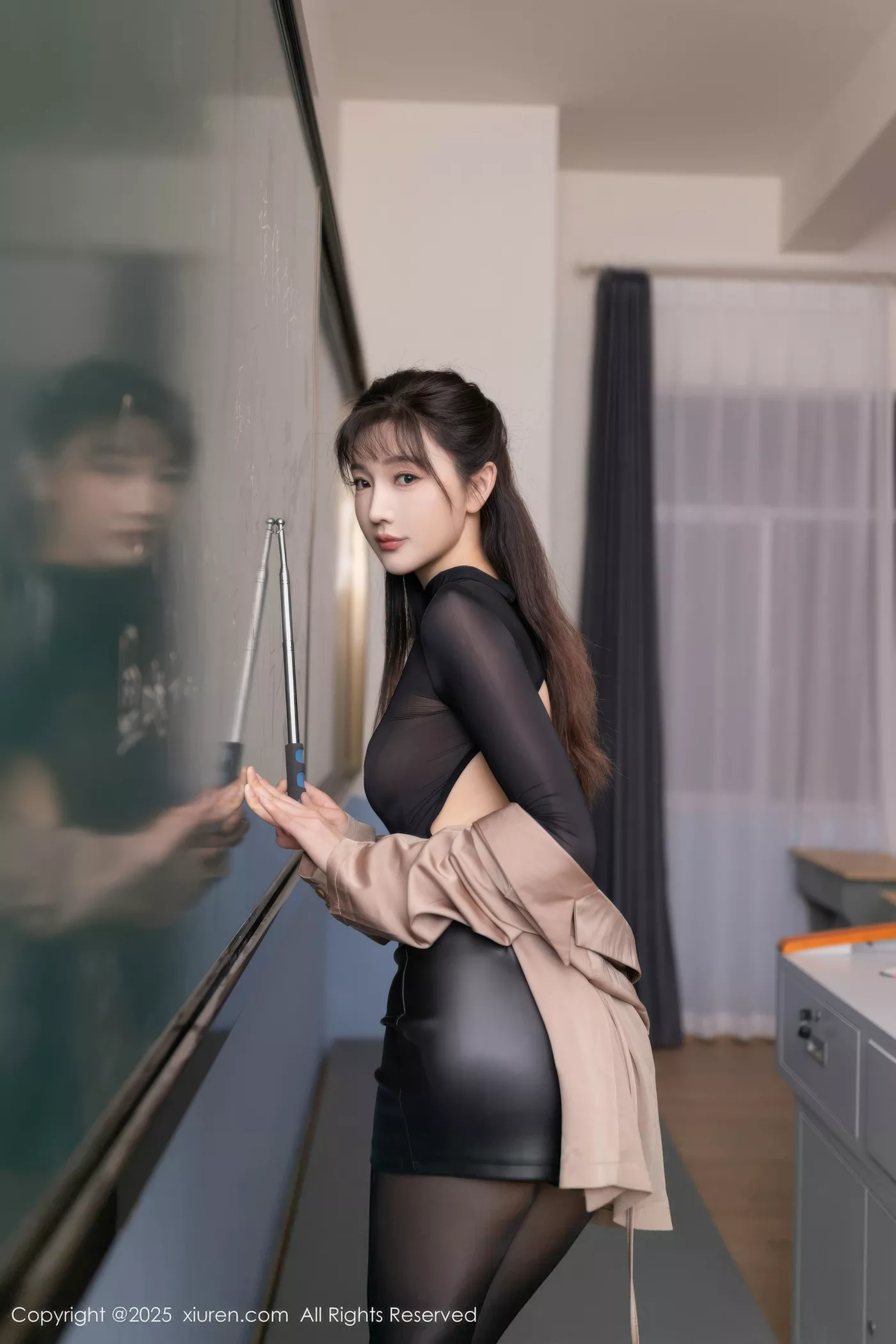 陆萱萱场景拍摄性感黑色连体丝袜秀翘臀美腿撩人绝美写真 第 40 张