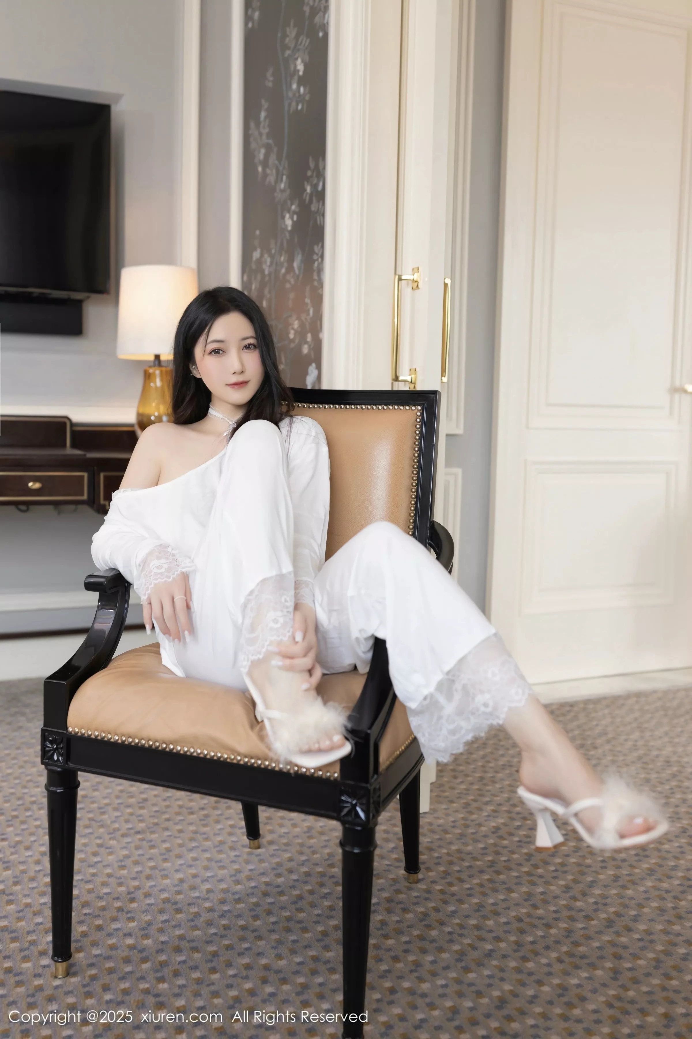 鱼子酱Fish性感白色连衣裙露白色内衣秀曼妙身材绝美写真 第 12 张