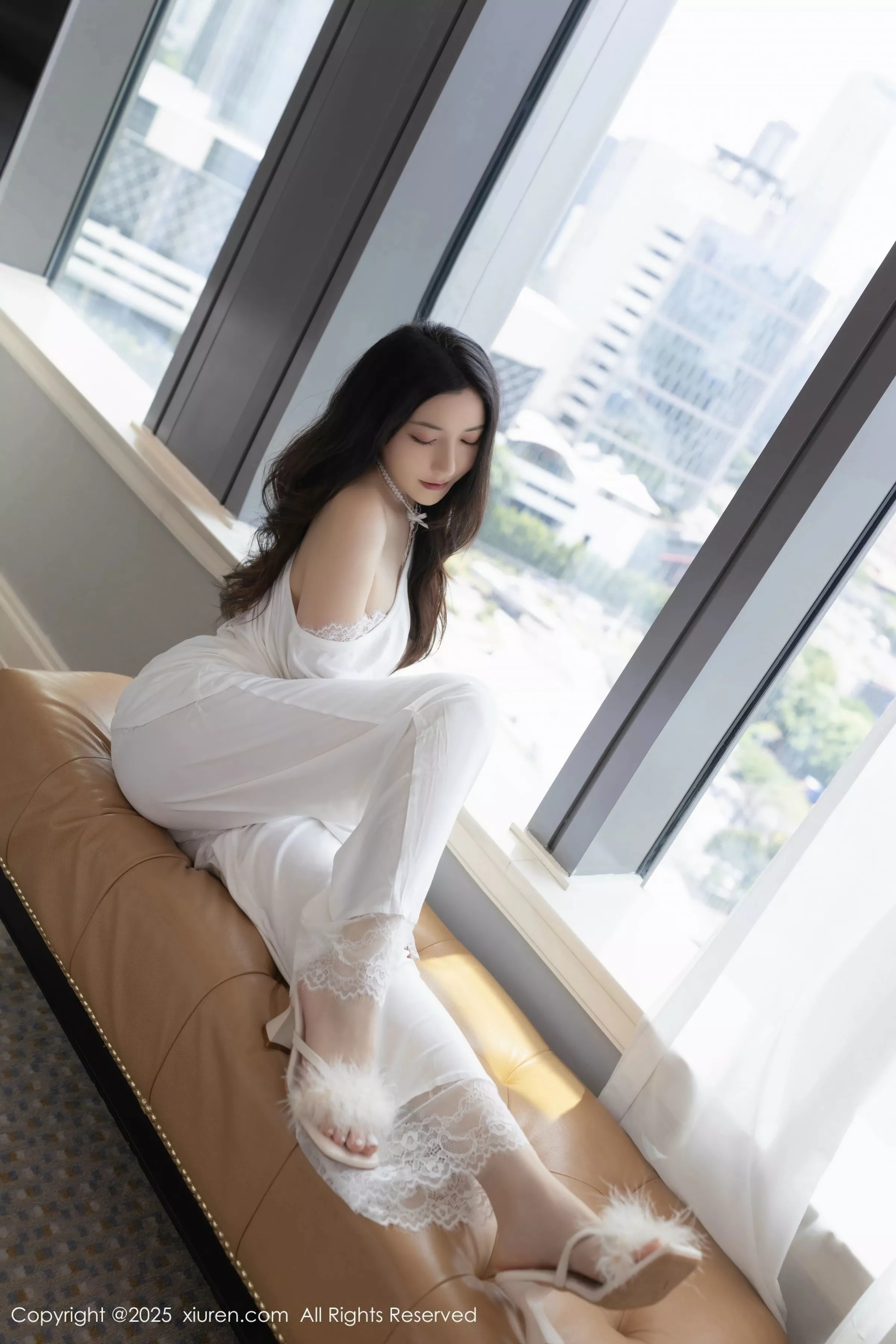 鱼子酱Fish性感白色连衣裙露白色内衣秀曼妙身材绝美写真 第 24 张