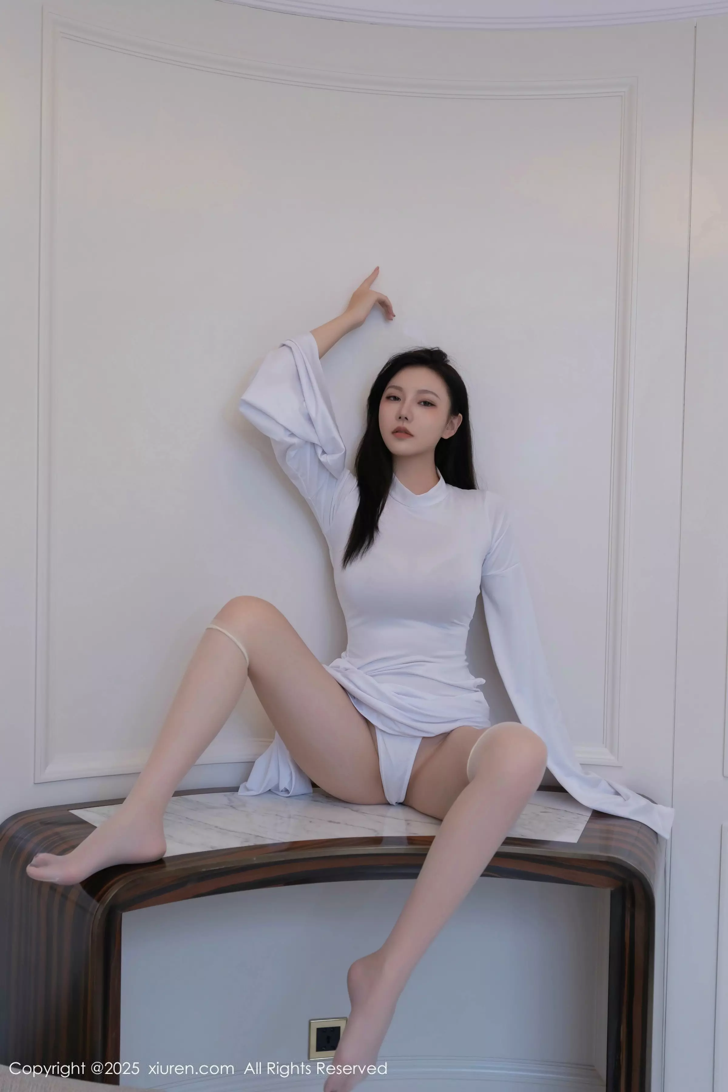 安然anran性感白色连衣短裙配白色丝袜秀曼妙身姿绝美写真 第 22 张