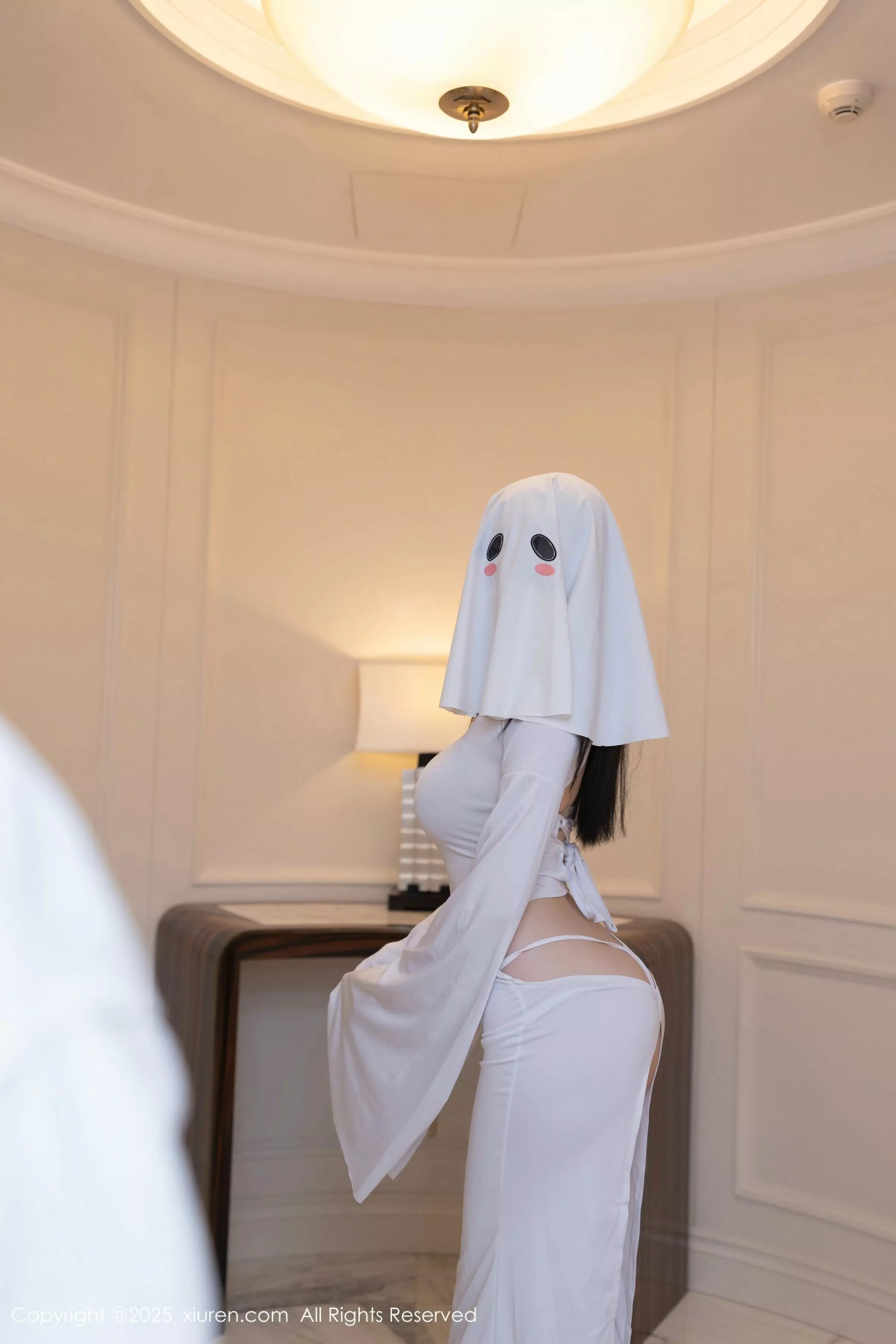 安然anran性感白色连衣短裙配白色丝袜秀曼妙身姿绝美写真 第 5 张