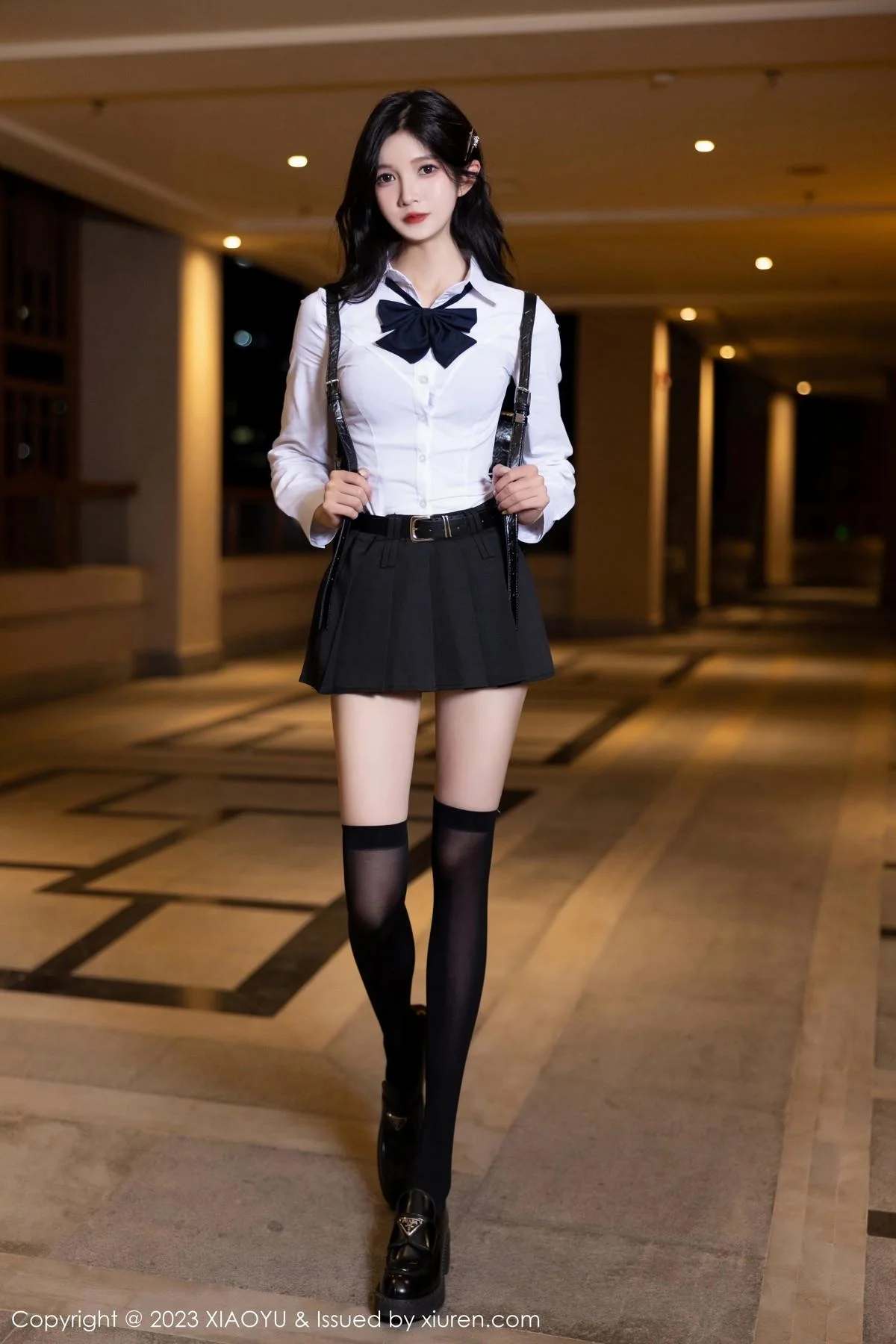 程程程性感白T配黑短裙露黑色蕾丝内衣秀曼妙身姿绝美写真 第 1 张