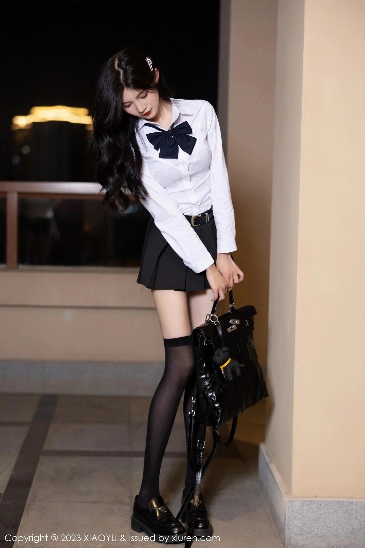 程程程性感白T配黑短裙露黑色蕾丝内衣秀曼妙身姿绝美写真 第 18 张