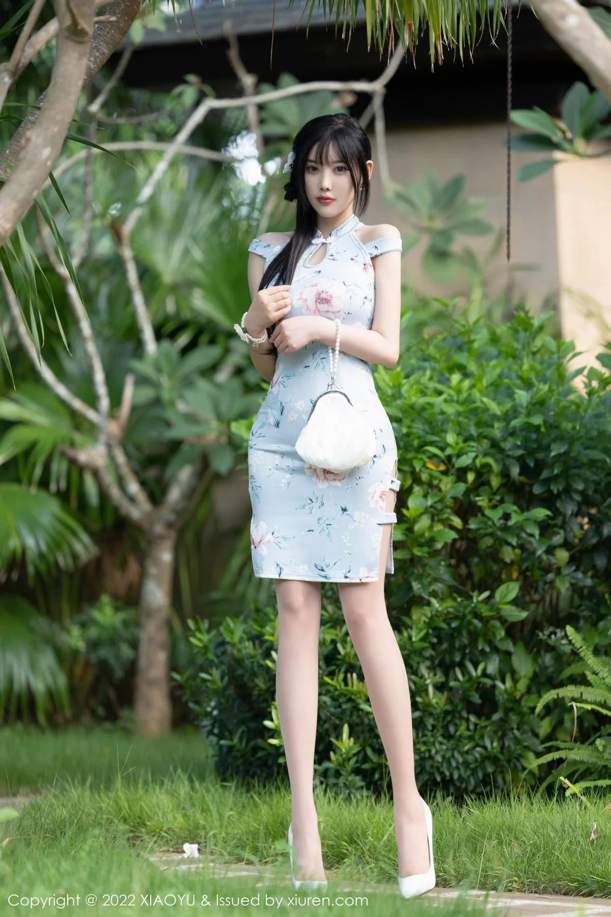 杨晨晨Yome户外淡蓝旗袍+室内轻透蕾丝睡衣惹火绝美写真 第 17 张
