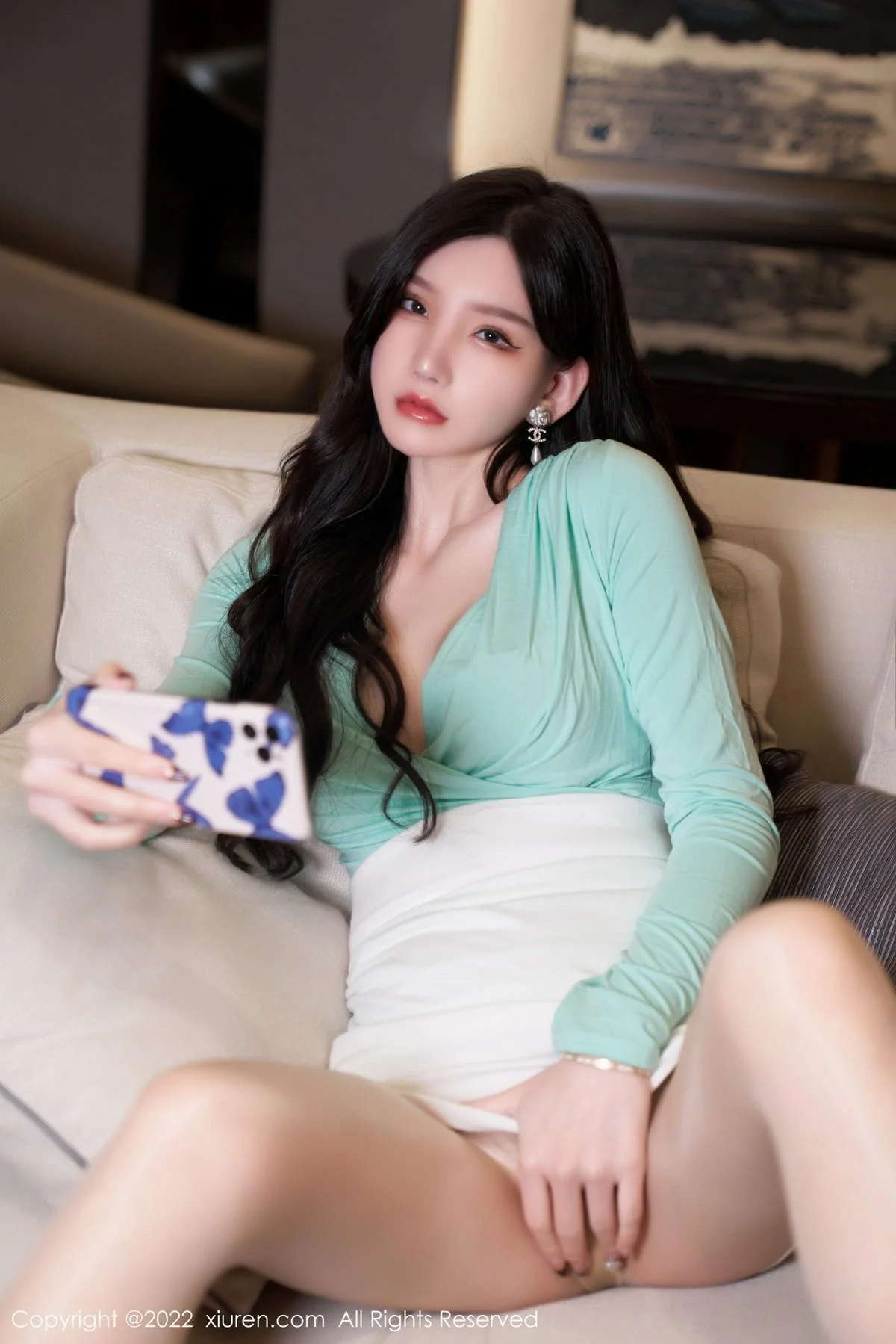 周于希Sally私房白色短裙下闪亮无内肉丝秀翘臀美腿绝美写真 第 22 张