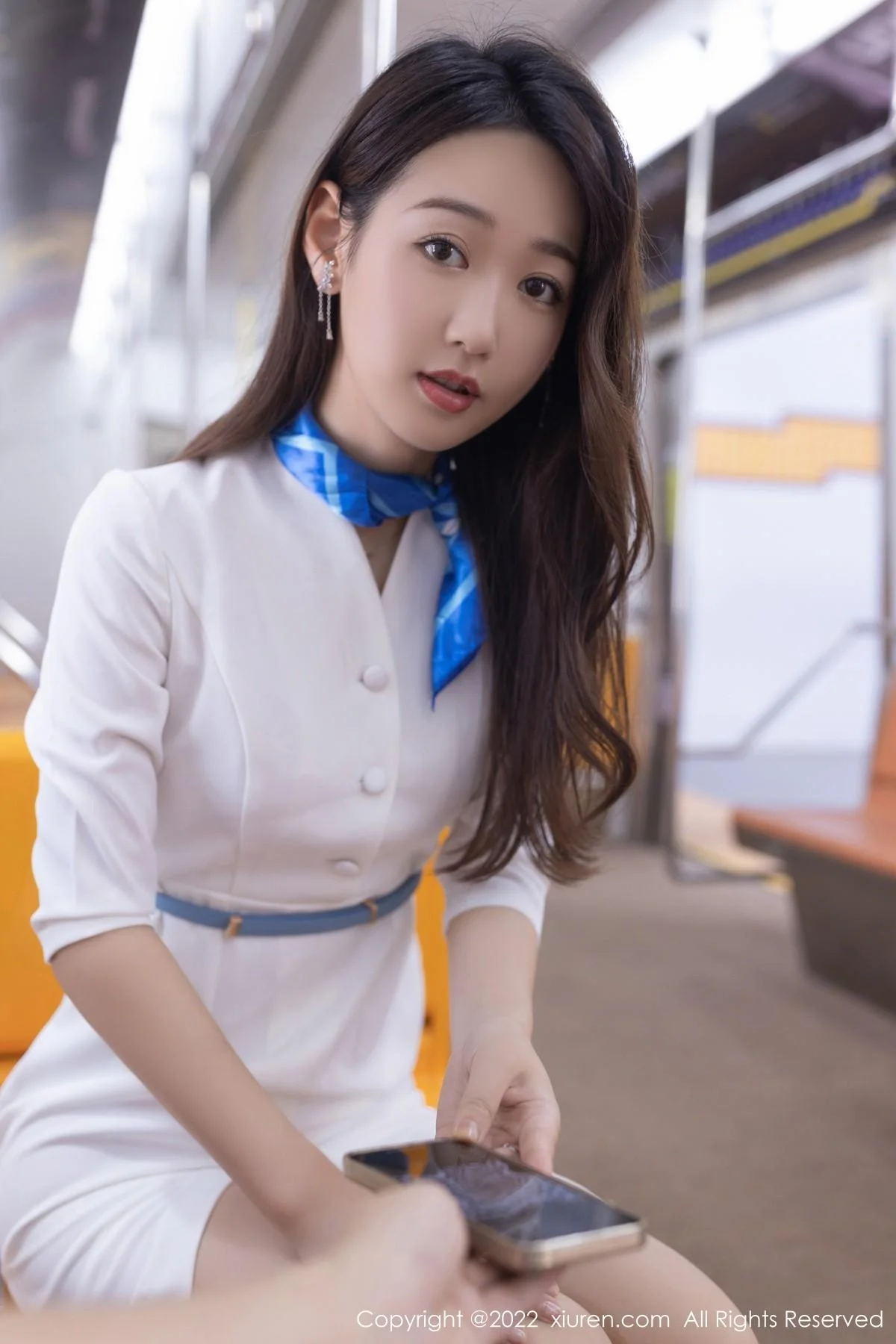 唐安琪地铁车厢场景性感紫色蕾丝内衣配无内肉丝绝美写真 第 11 张