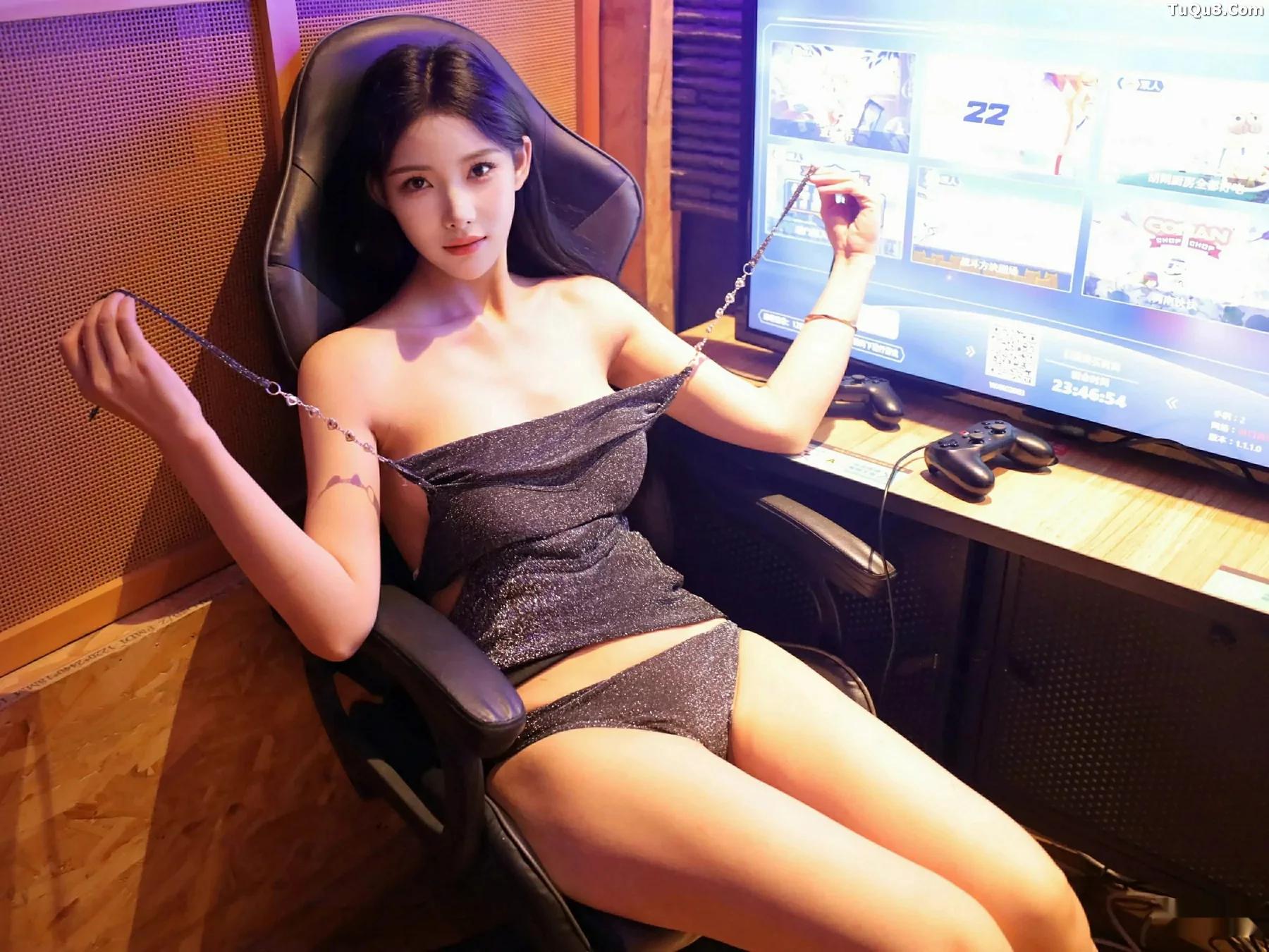 梨霜儿性感黑色吊带配黑短裙露凉高跟秀翘臀美腿绝美写真 第 103 张