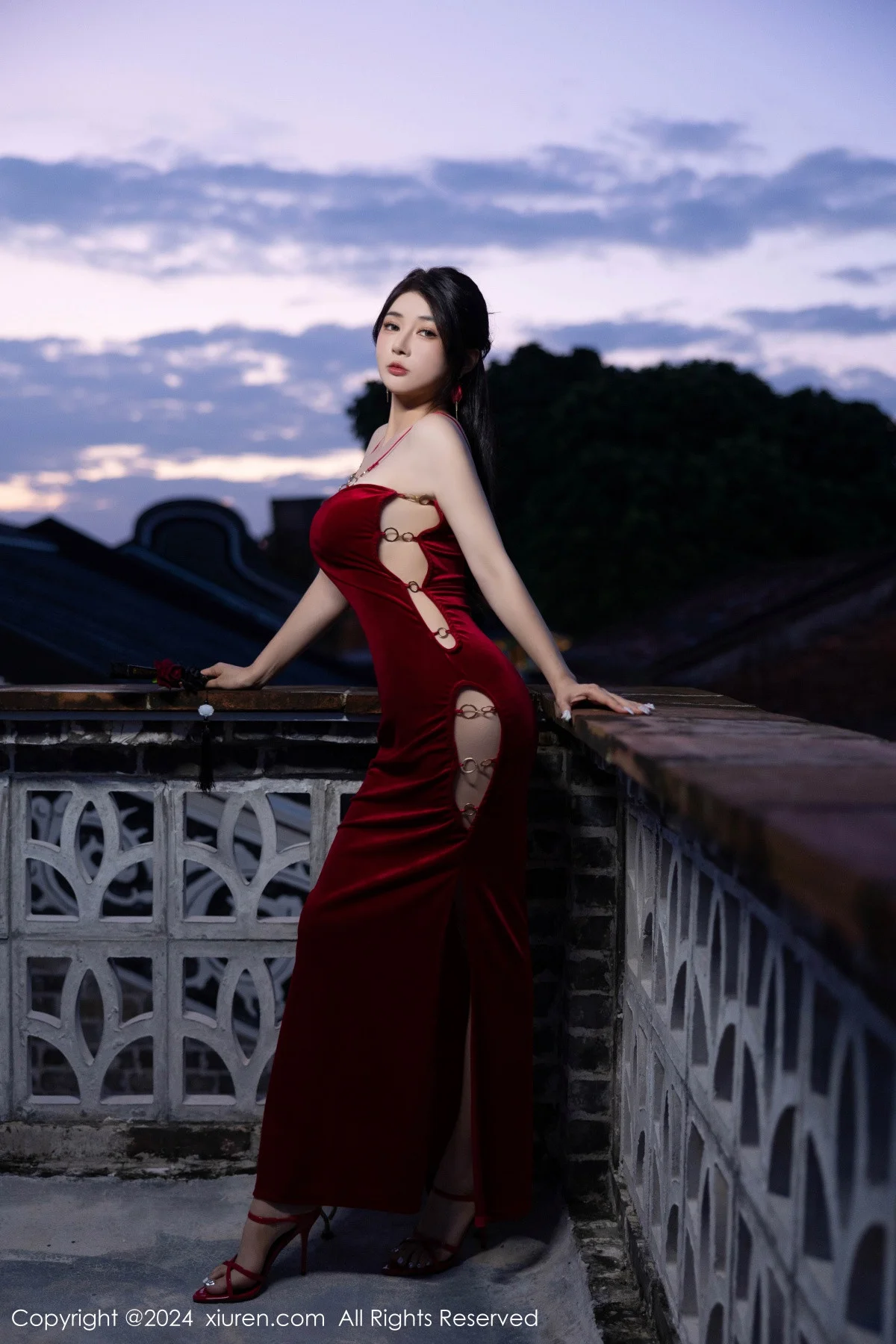 凯竹Quinn红色露肩礼裙+红色情趣蕾丝秀曼妙身姿绝美写真 第 2 张