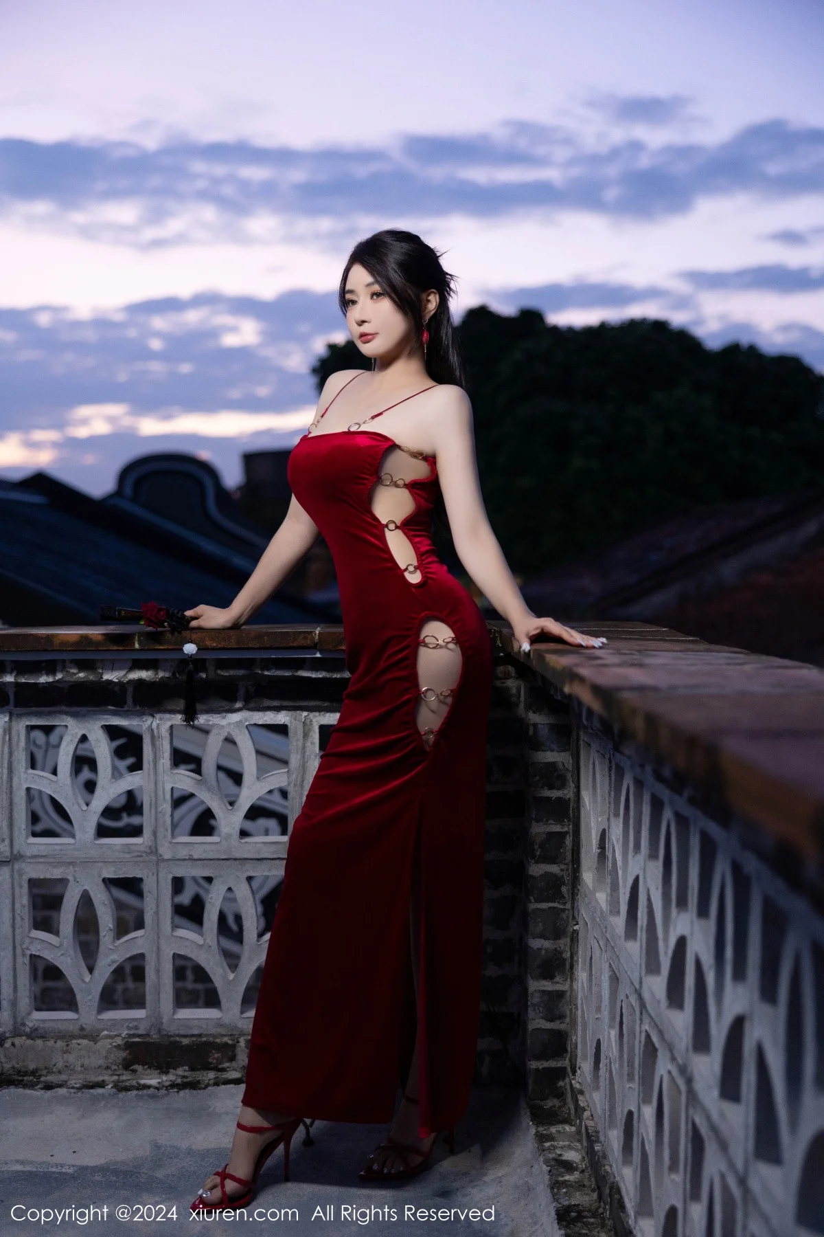 凯竹Quinn红色露肩礼裙+红色情趣蕾丝秀曼妙身姿绝美写真 第 3 张