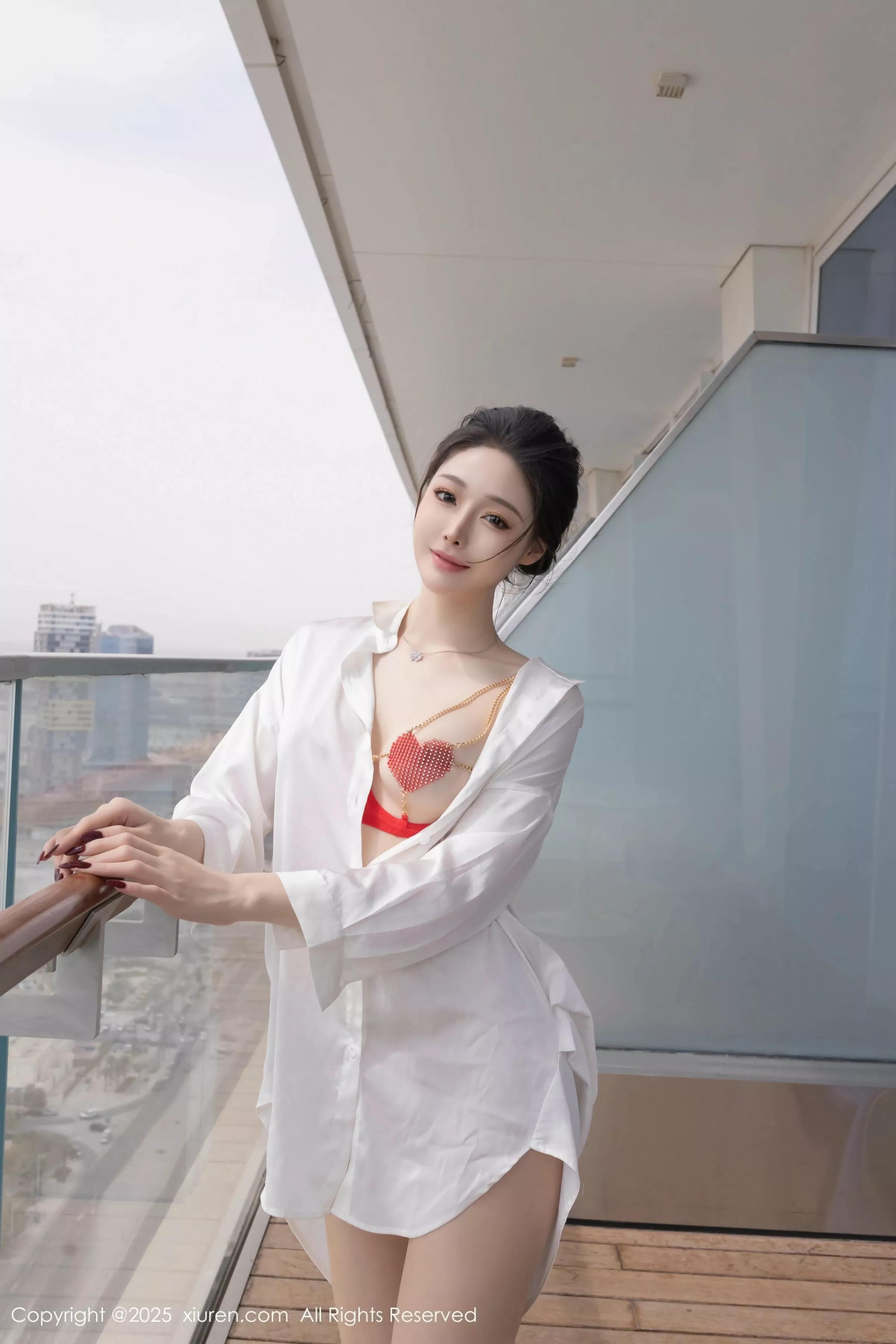 小逗逗性感红色情趣内衣配原色丝袜秀曼妙身姿完美绝美写真 第 2 张