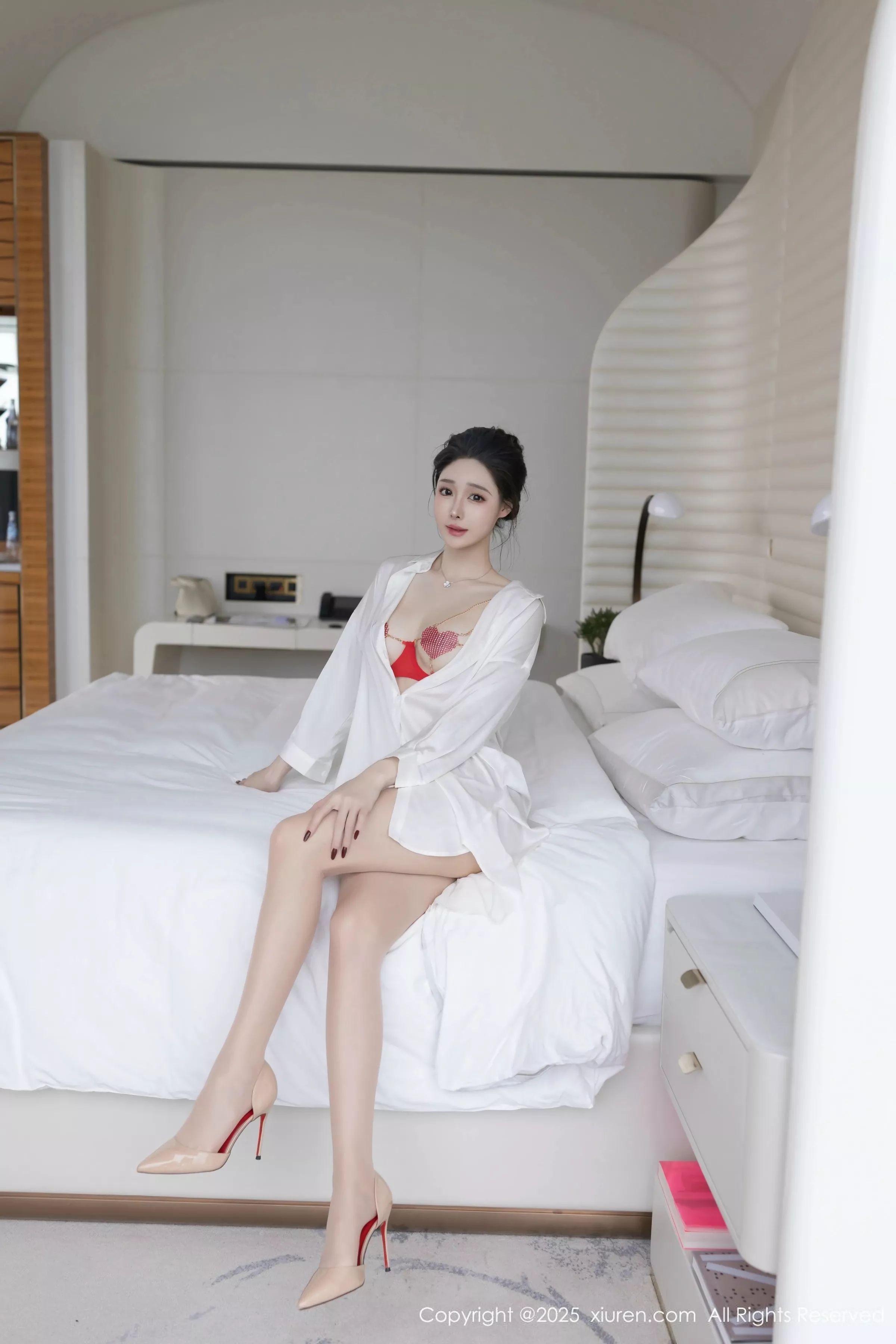 小逗逗性感红色情趣内衣配原色丝袜秀曼妙身姿完美绝美写真 第 26 张