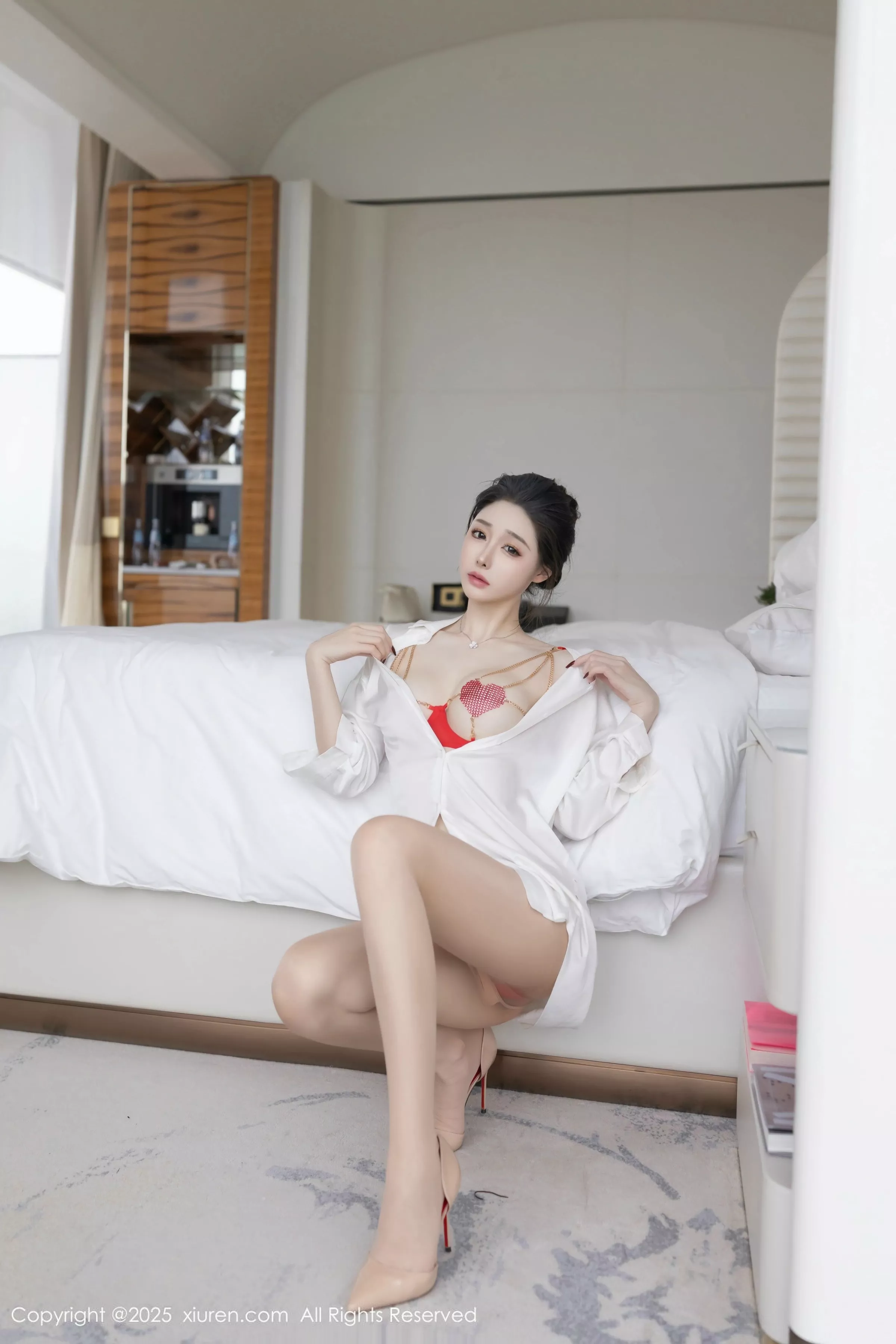 小逗逗性感红色情趣内衣配原色丝袜秀曼妙身姿完美绝美写真 第 34 张