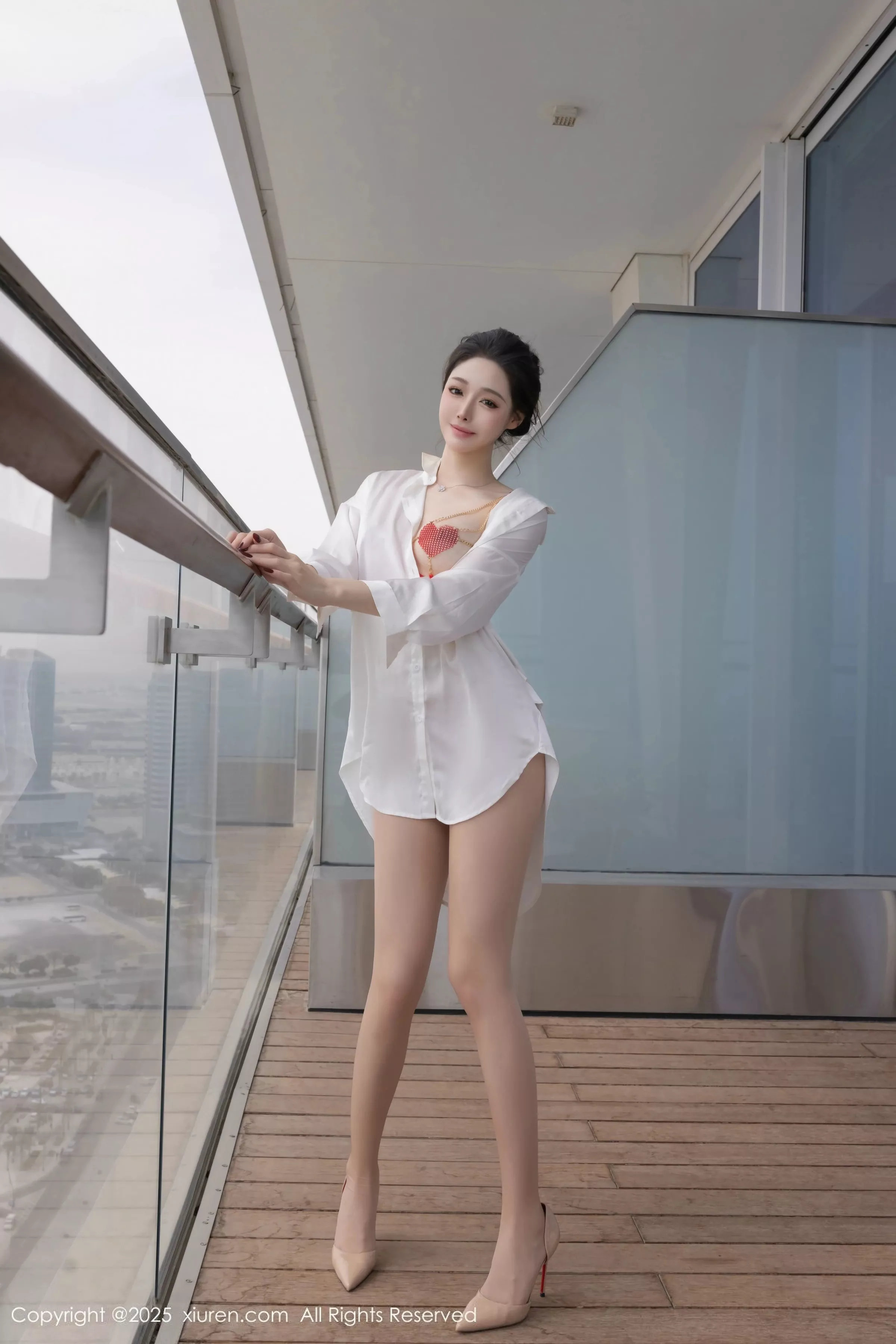 小逗逗性感红色情趣内衣配原色丝袜秀曼妙身姿完美绝美写真 第 5 张