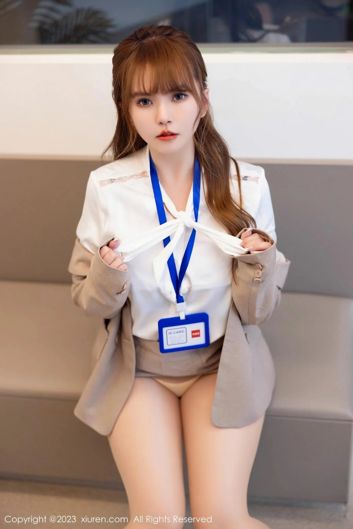 张思允Nice性感杏色Ol职业装半脱秀丰满身材迷人绝美写真 第 17 张