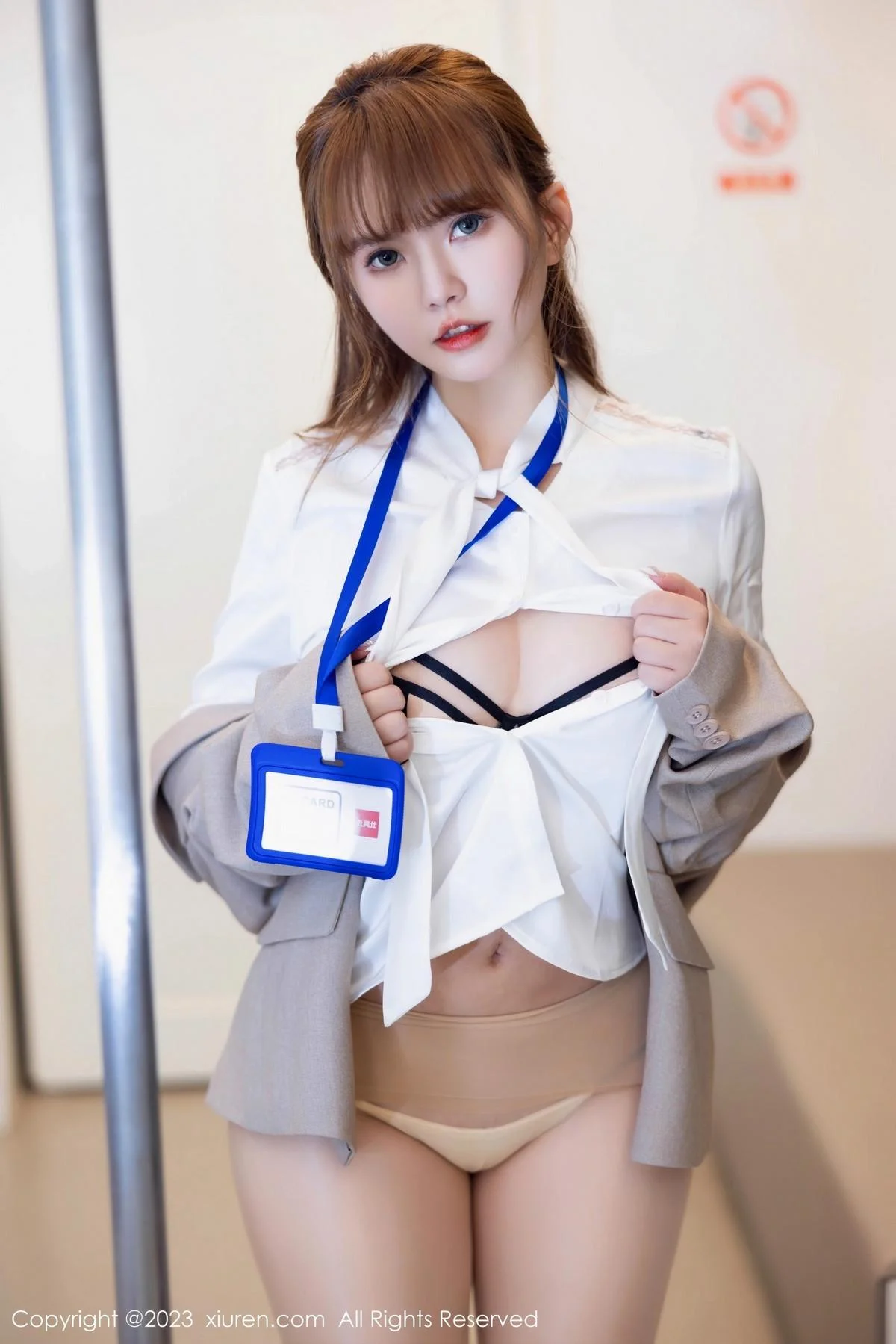 张思允Nice性感杏色Ol职业装半脱秀丰满身材迷人绝美写真 第 32 张