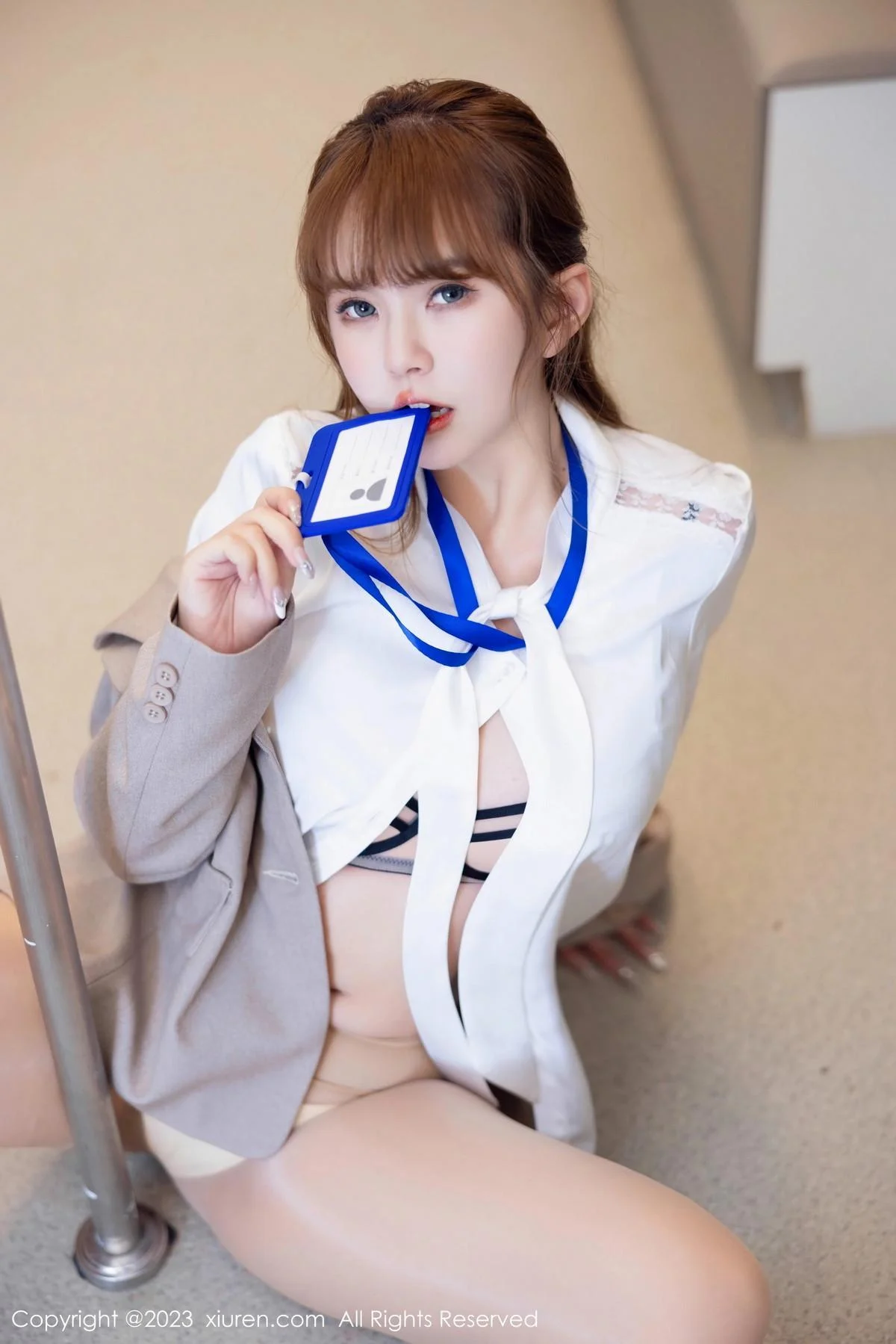 张思允Nice性感杏色Ol职业装半脱秀丰满身材迷人绝美写真 第 41 张