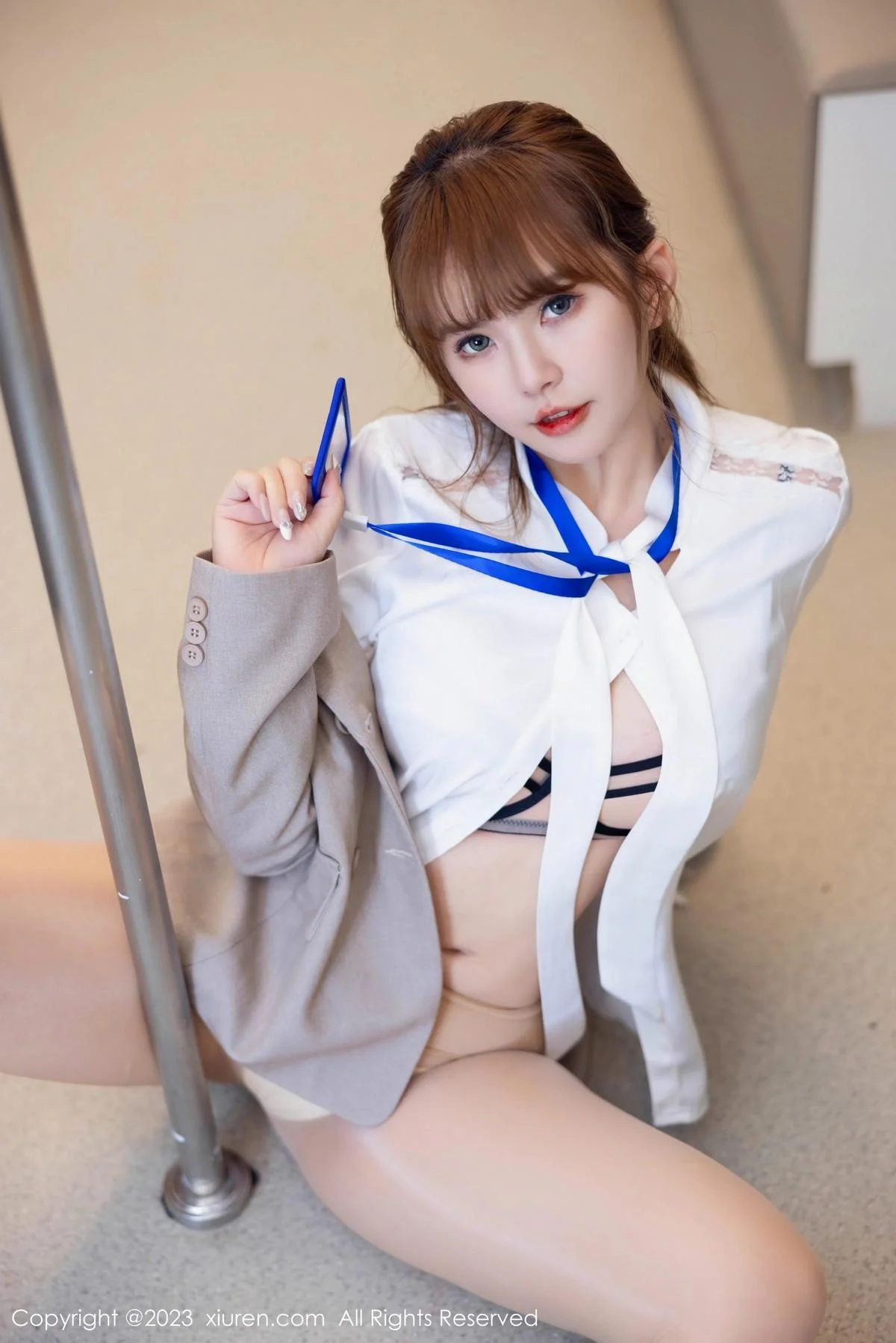 张思允Nice性感杏色Ol职业装半脱秀丰满身材迷人绝美写真 第 42 张