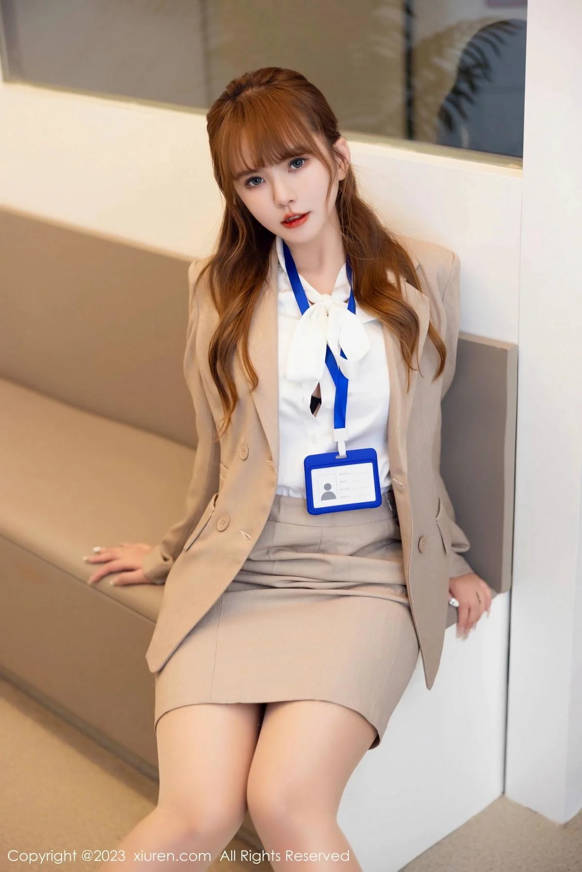 张思允Nice性感杏色Ol职业装半脱秀丰满身材迷人绝美写真 第 7 张