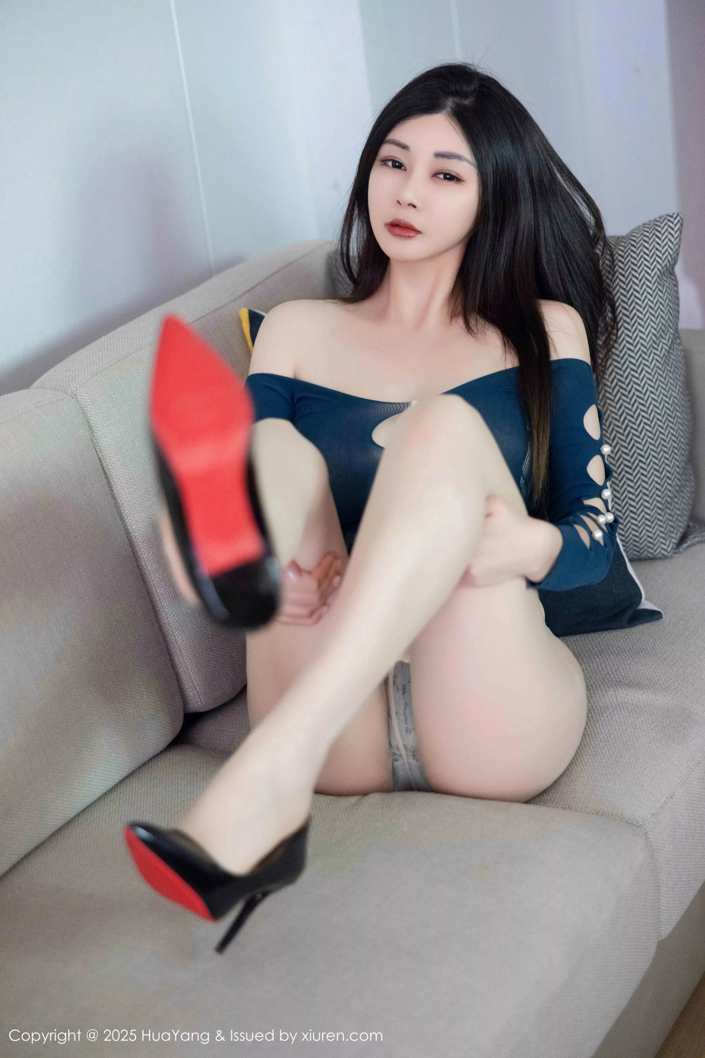 凯竹Quinn性感蓝色连衣短裙配超薄肉丝秀丰腴身姿绝美写真 第 30 张