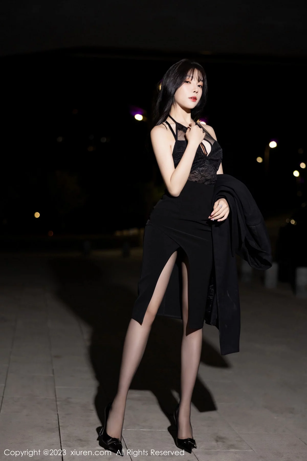 徐莉芝Booty性感黑色礼裙露黑色内衣配超薄黑丝魅惑写真 第 4 张