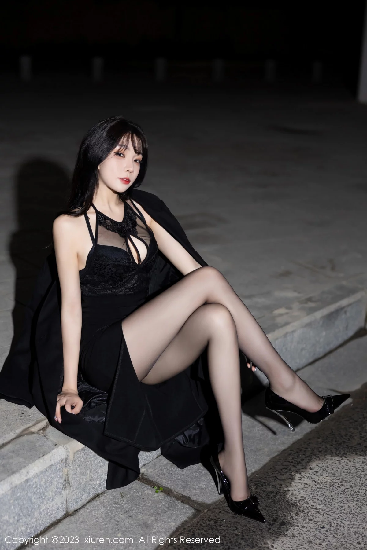 徐莉芝Booty性感黑色礼裙露黑色内衣配超薄黑丝魅惑写真 第 67 张