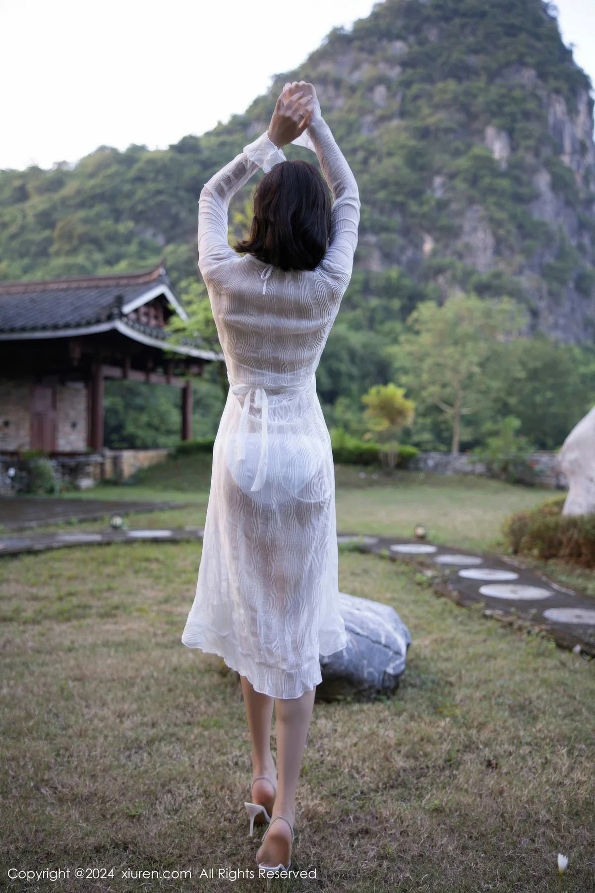 徐莉芝Booty性感白色蕾丝内衣配白丝袜秀曼妙身姿绝美写真 第 7 张