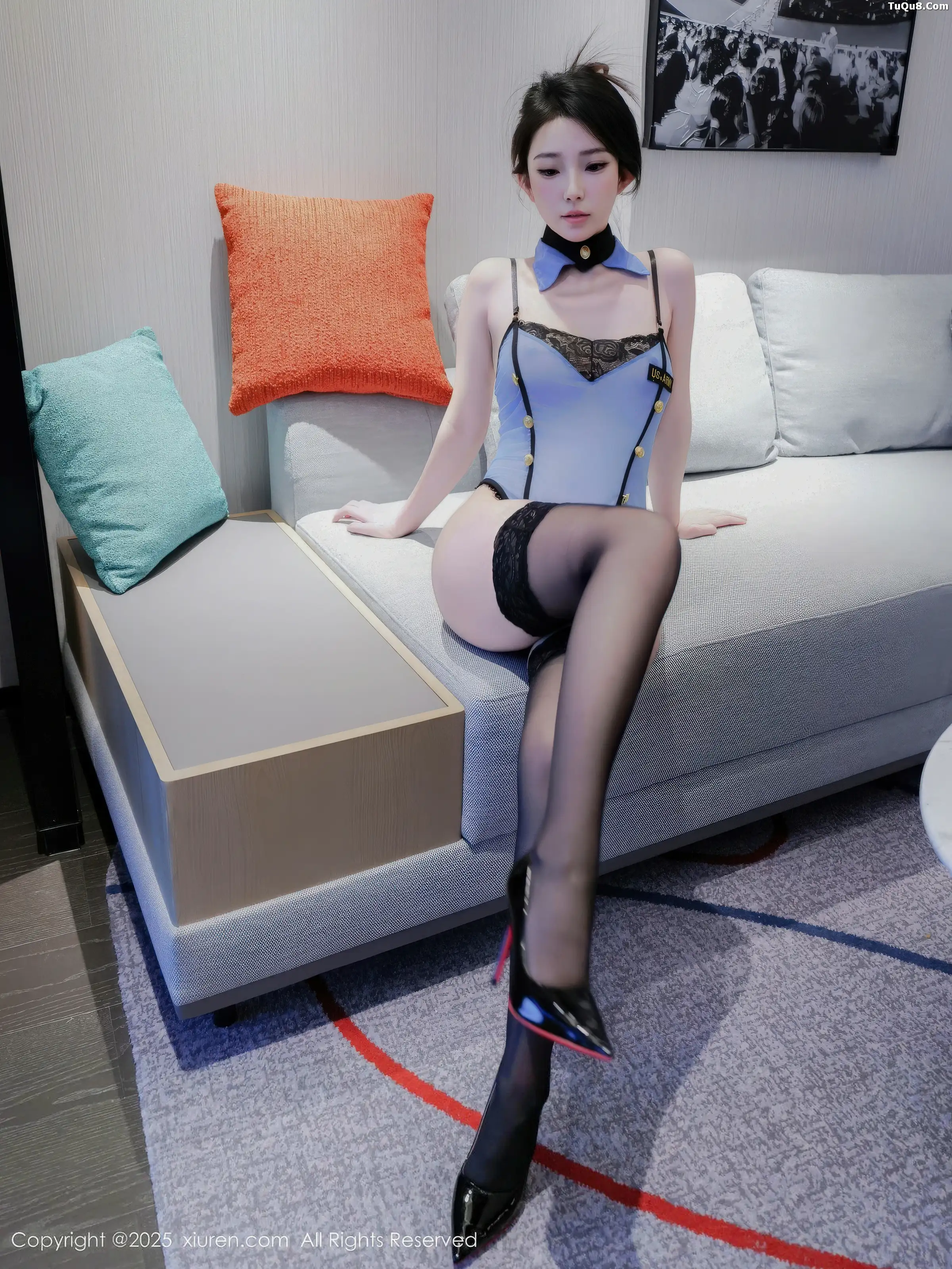 烧烧小桃性感蓝色连体情趣服饰配黑丝袜秀曼妙身姿绝美写真 第 4 张