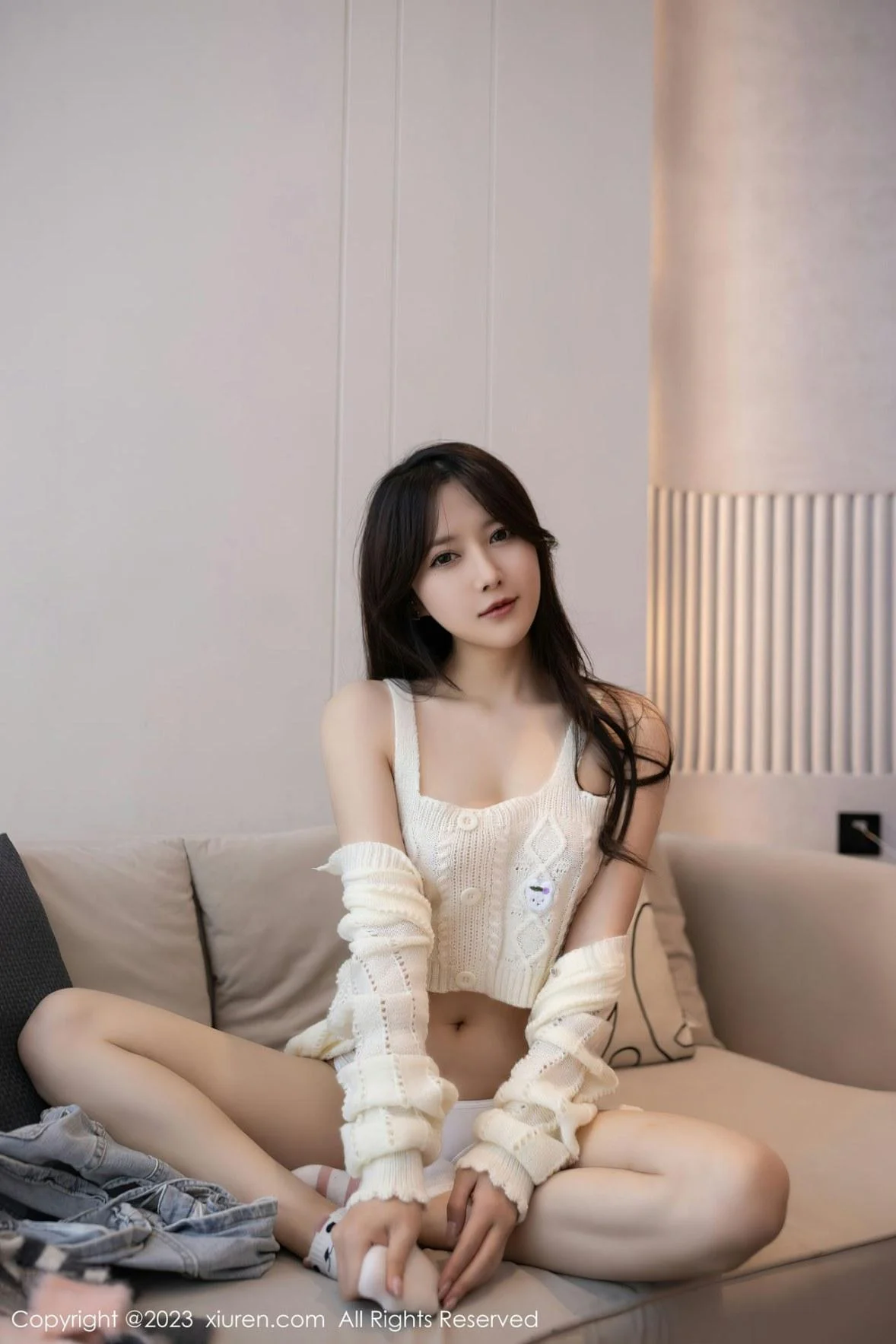 鱼子酱Fish白上衣配性感牛仔短裤半脱秀完美身材绝美写真 第 10 张