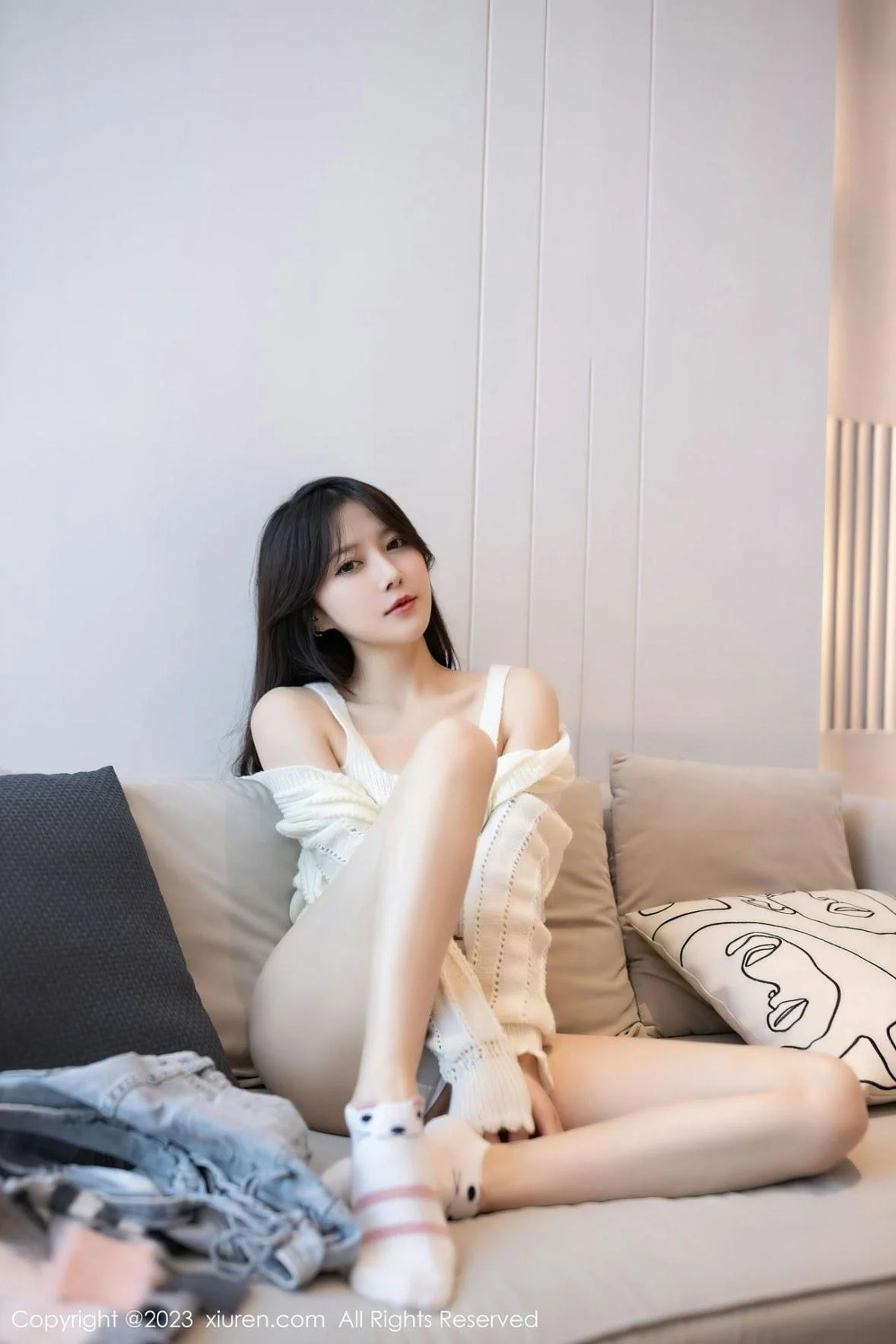 鱼子酱Fish白上衣配性感牛仔短裤半脱秀完美身材绝美写真 第 14 张