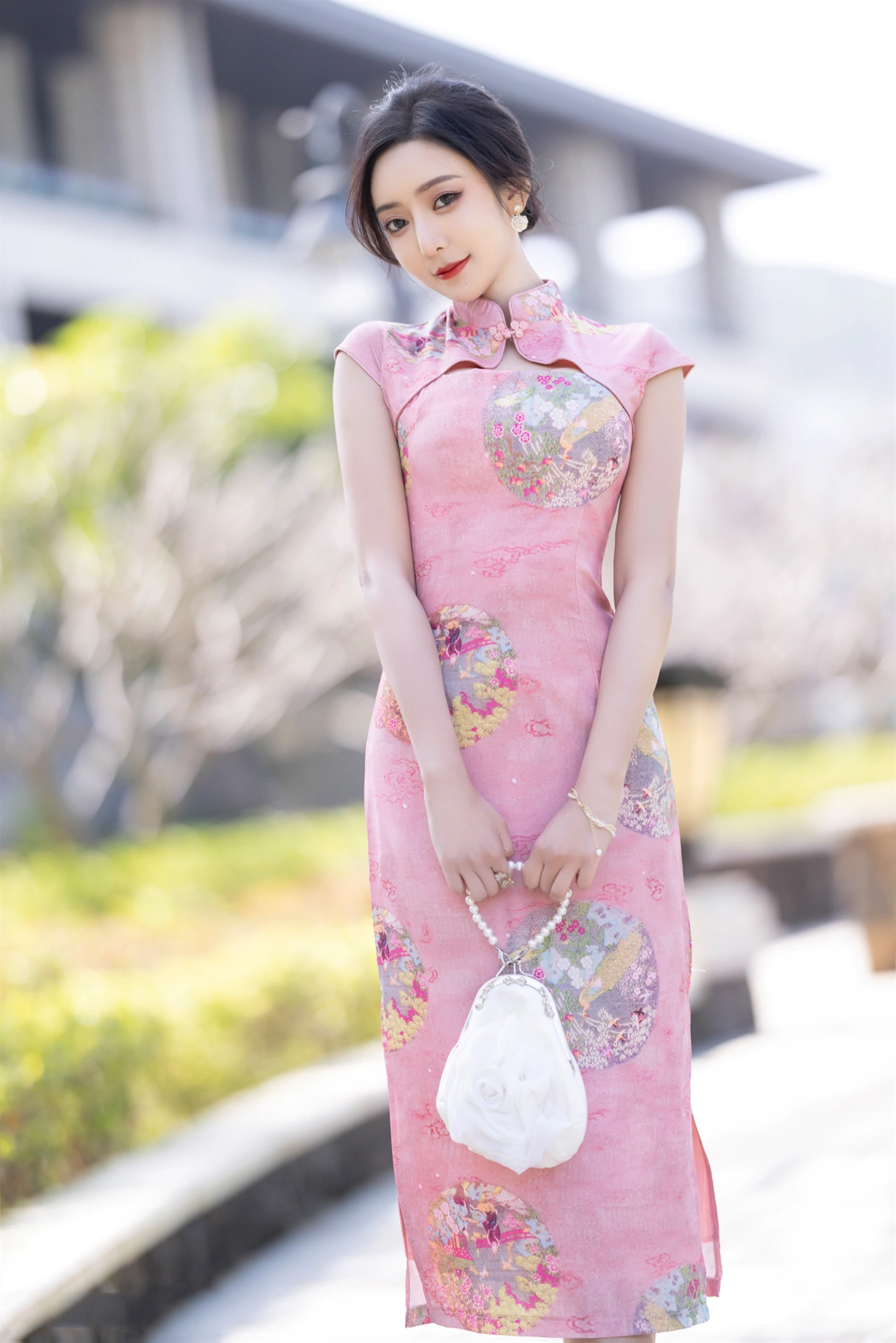 [秀人付费] 王馨瑶yanni 诱人私拍福利 粉色旗袍 第 3 张