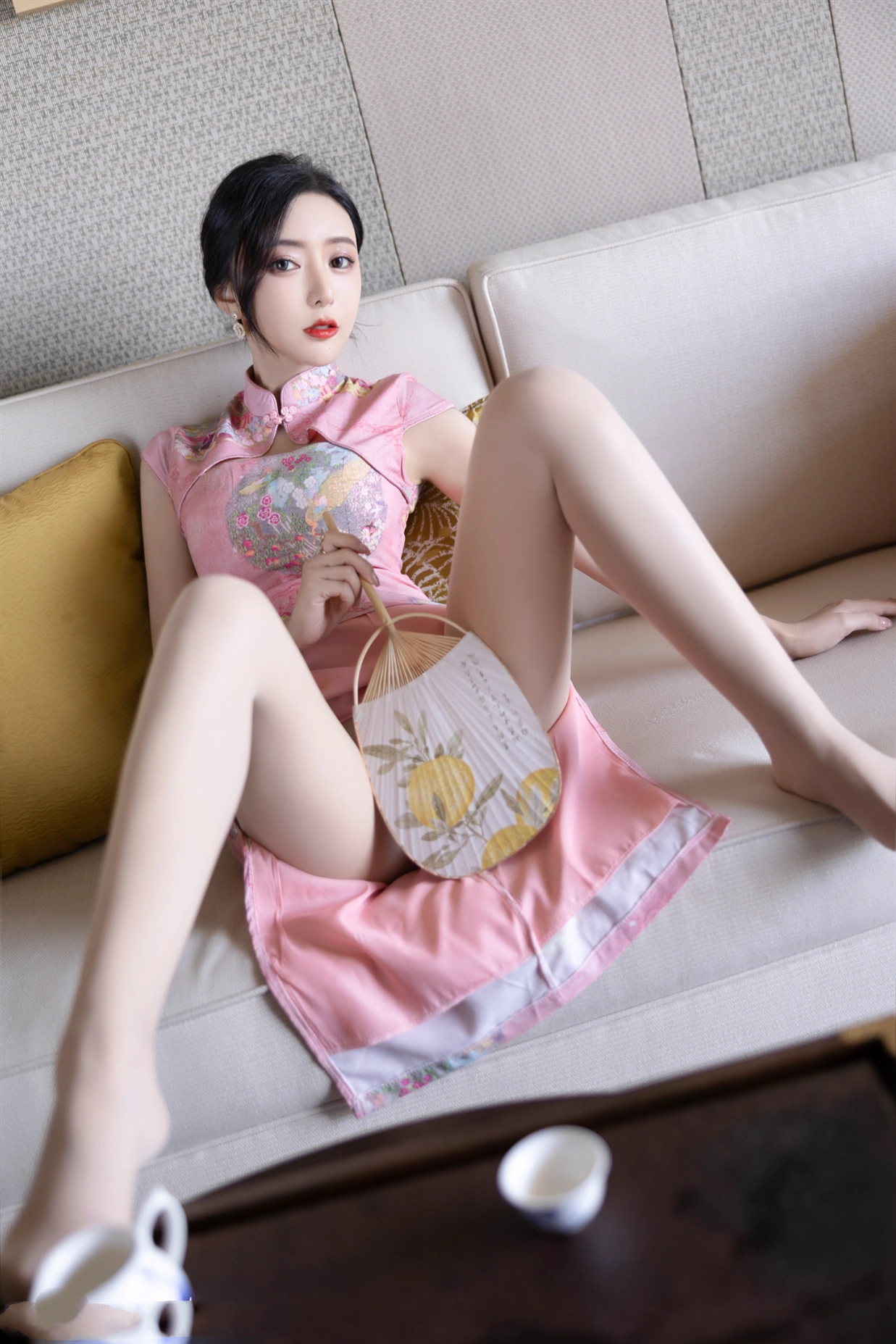 [秀人付费] 王馨瑶yanni 诱人私拍福利 粉色旗袍 第 42 张