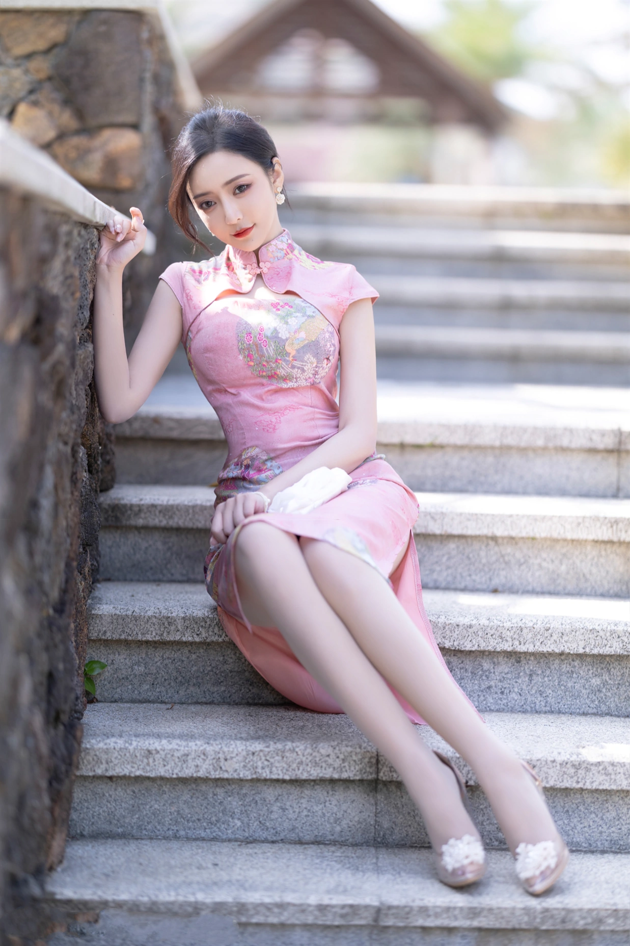 [秀人付费] 王馨瑶yanni 诱人私拍福利 粉色旗袍 第 8 张